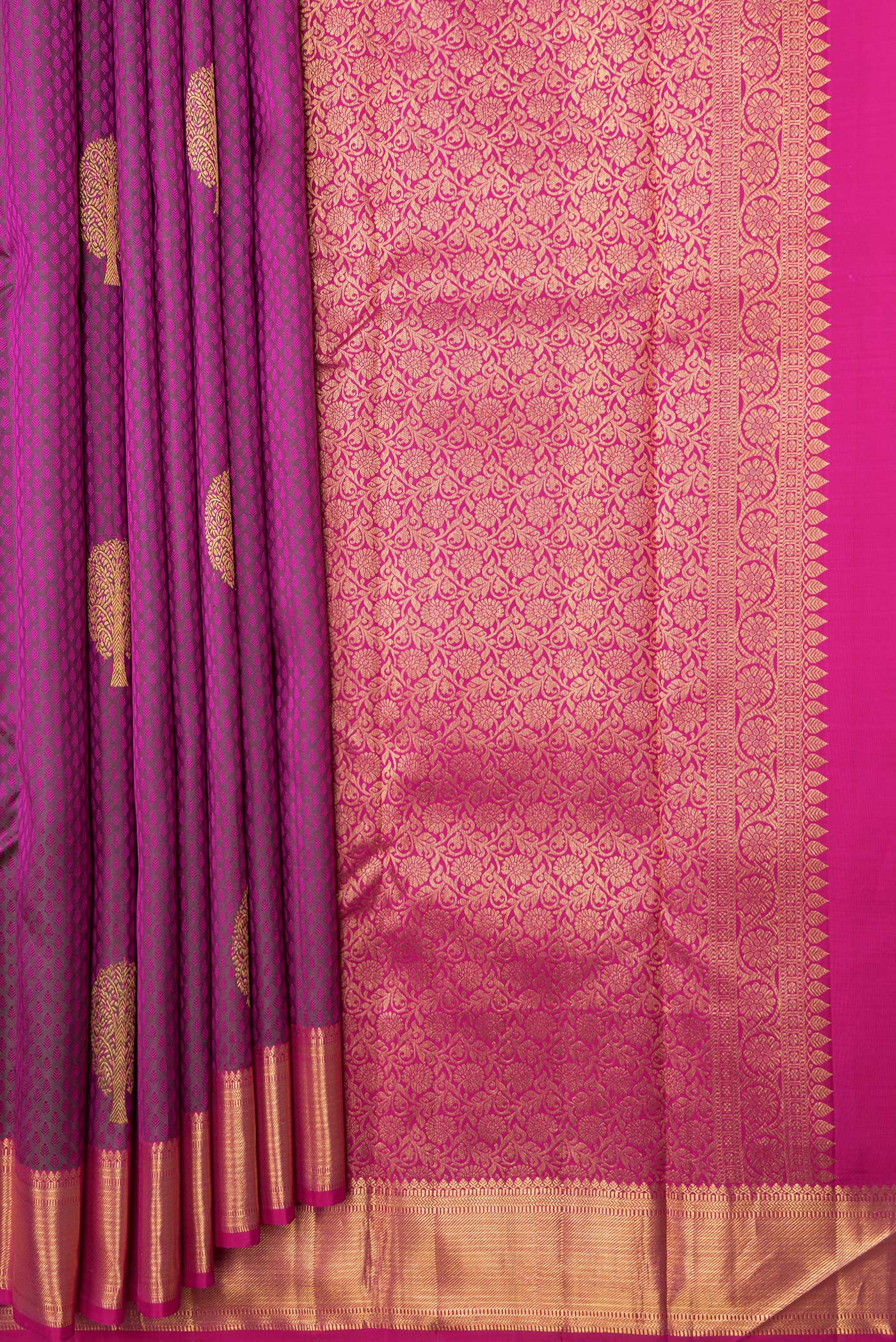 Magenta with Green Color Kanchipuram Silk Saree - Image 4