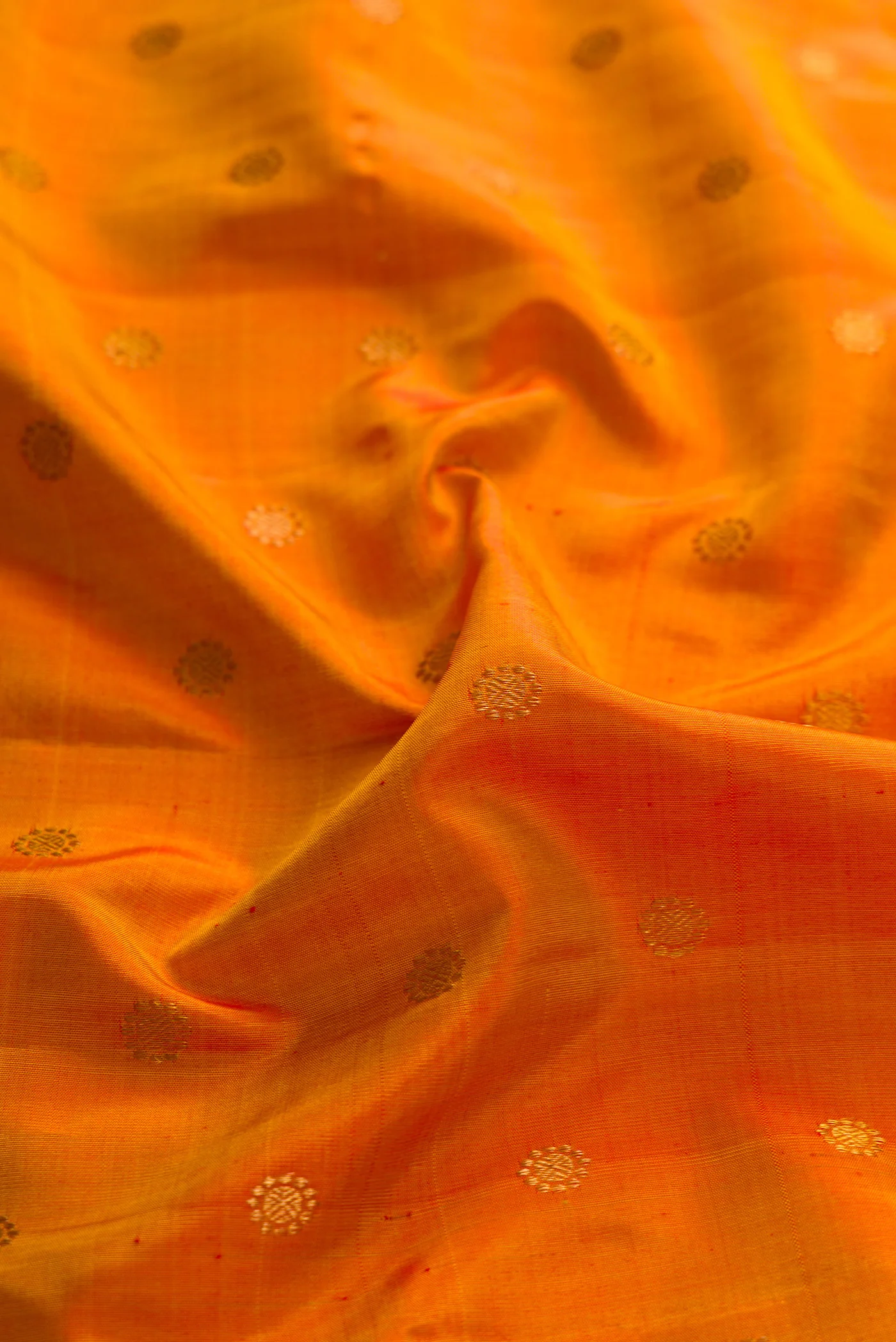 Mustard Gadwal Silk Saree - Image 2