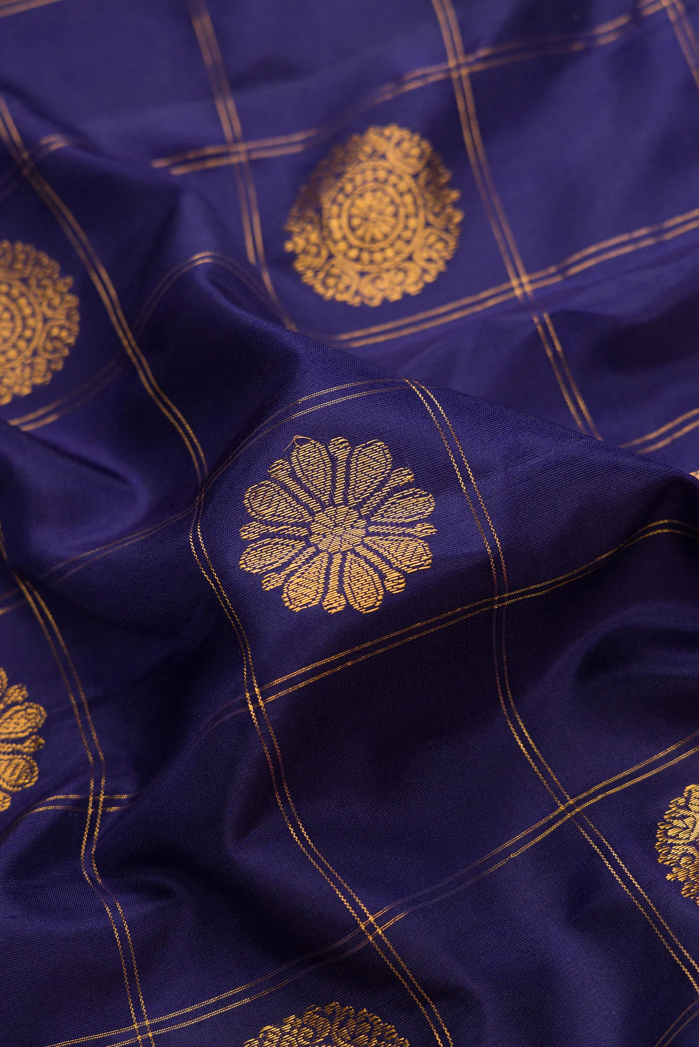 Navy Blue Gadwal Silk Saree - Image 2
