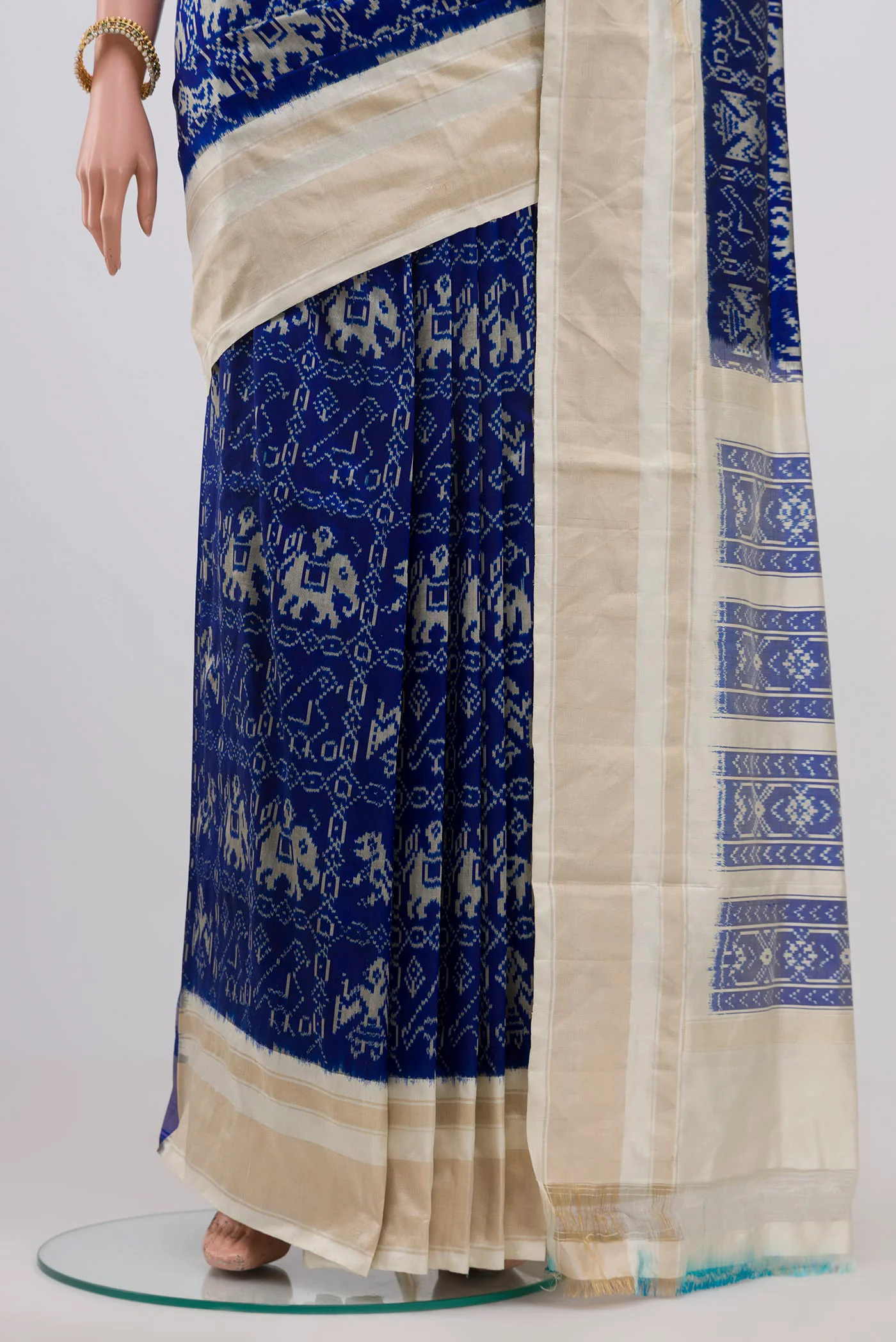 Royal Blue Pochampally Silk Saree - Image 3