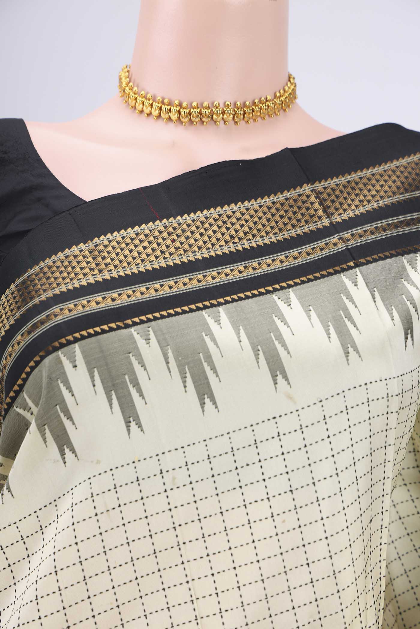 Off White Bangalore Silk Saree - Image 2