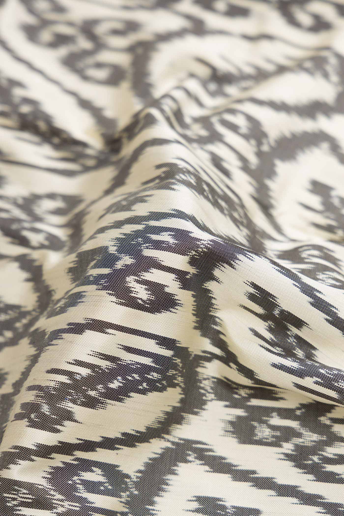 Off White Pochampally Silk Saree - Image 2