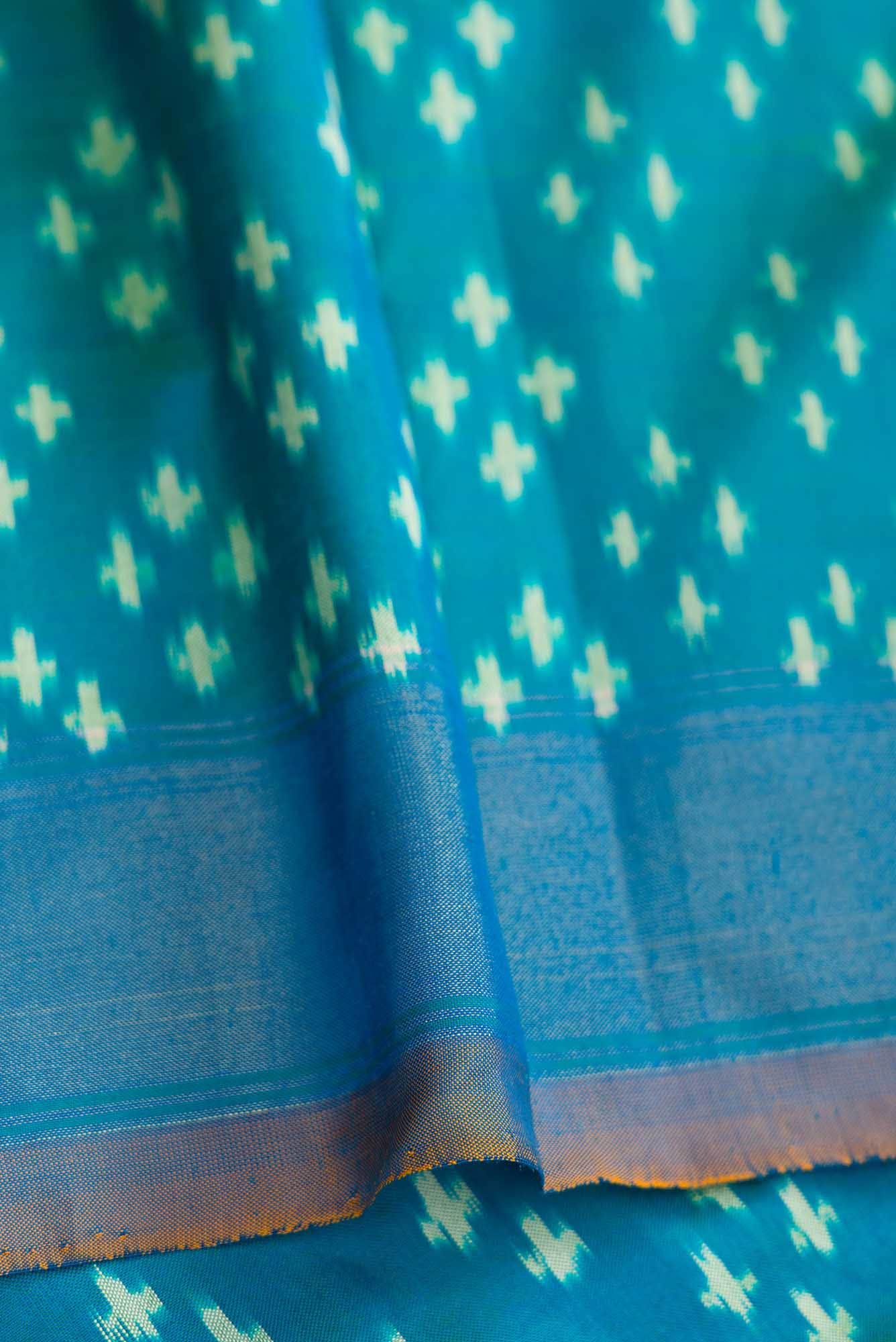 Off White Dual Tone Double Ikat Saree - Image 6