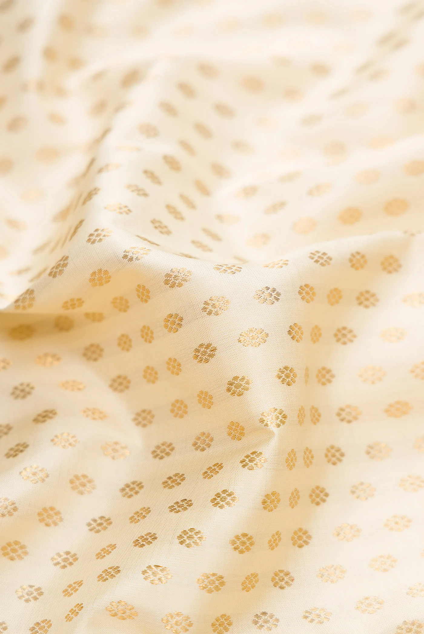 Off White Dual Tone Kanjivaram Silk Saree - Image 2
