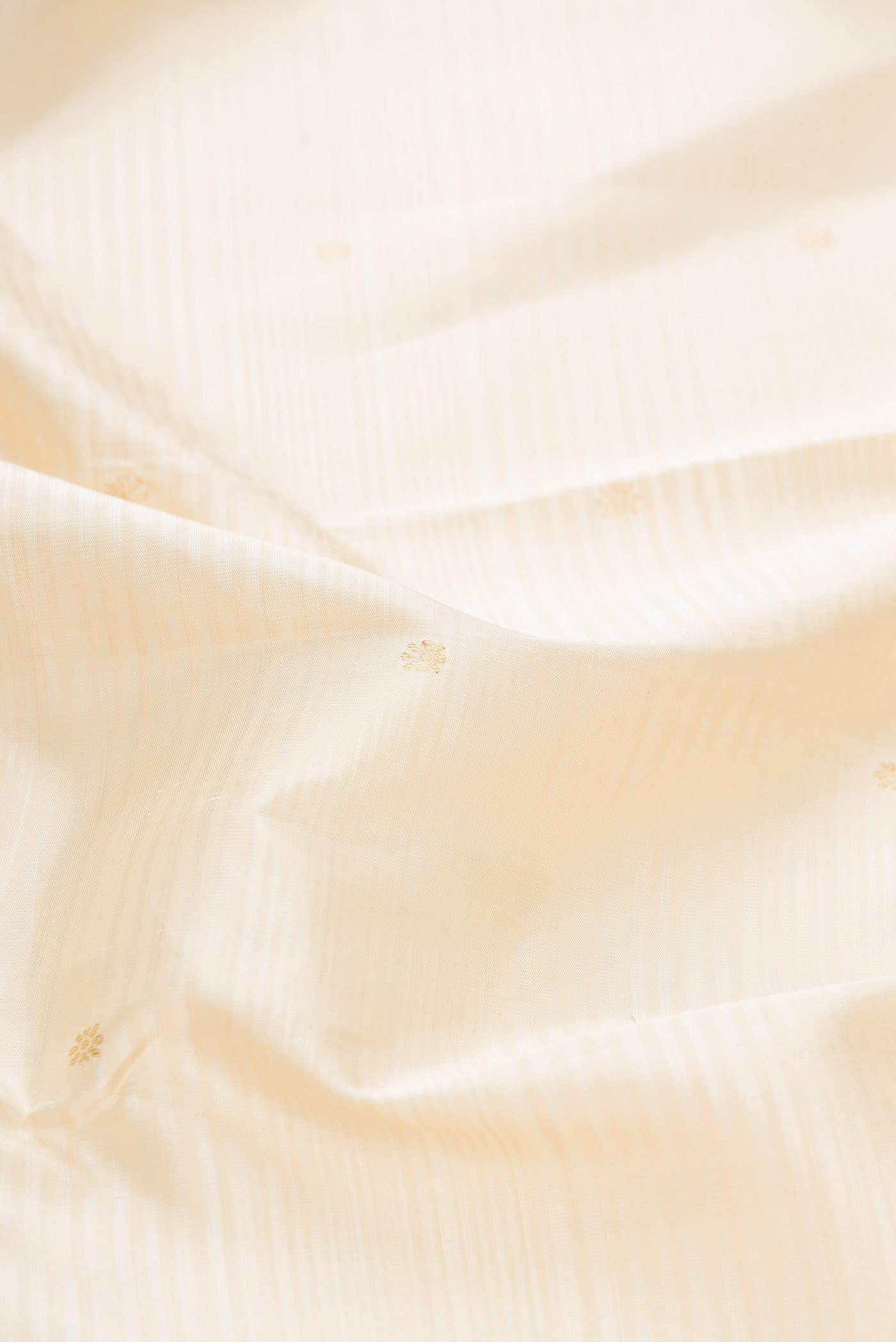 Pure Silk Pure Zari Off White Dual Tone Kanchipuram Saree - Image 3