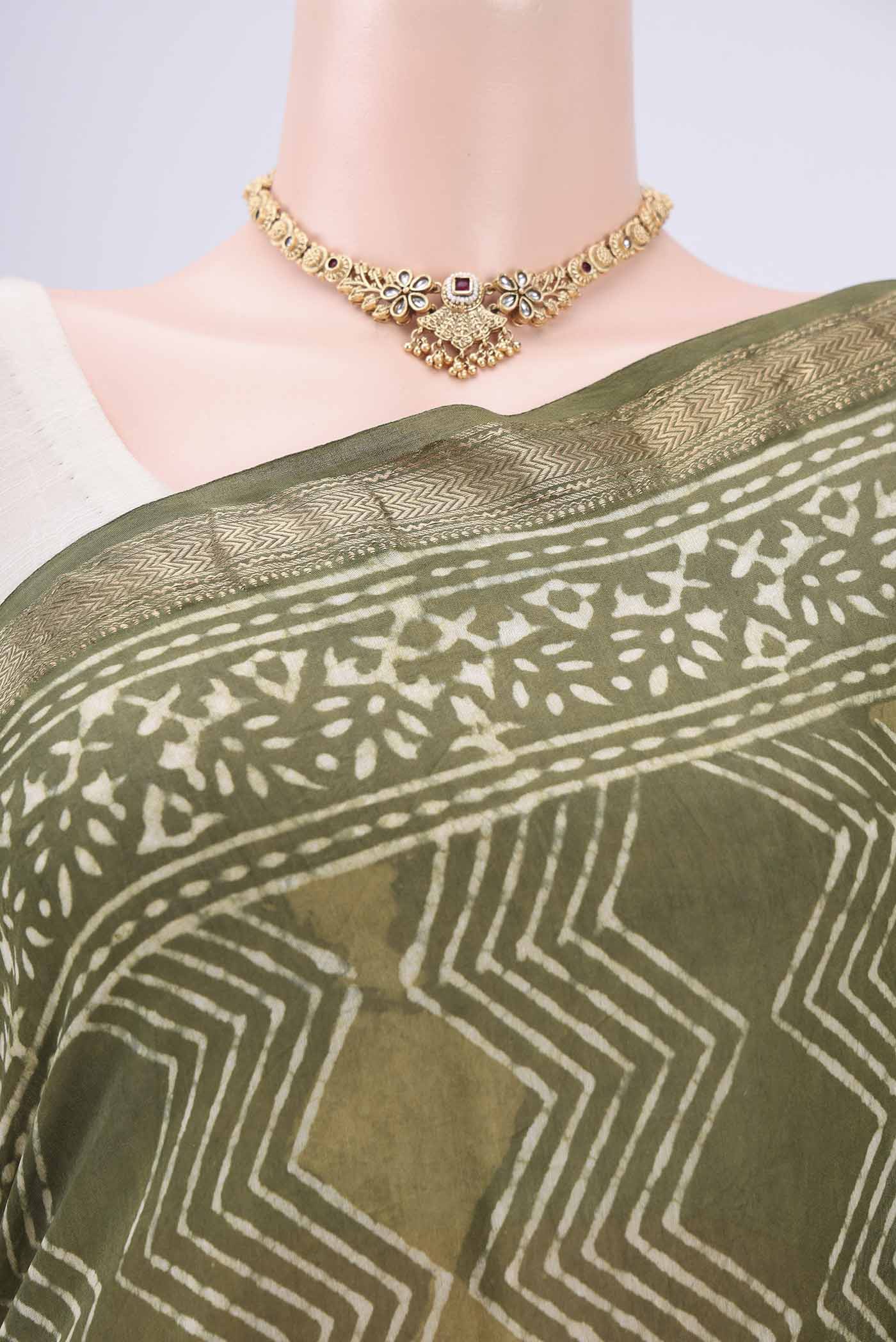 Olive Green Maheshwari Silk Cotton Saree - Image 2