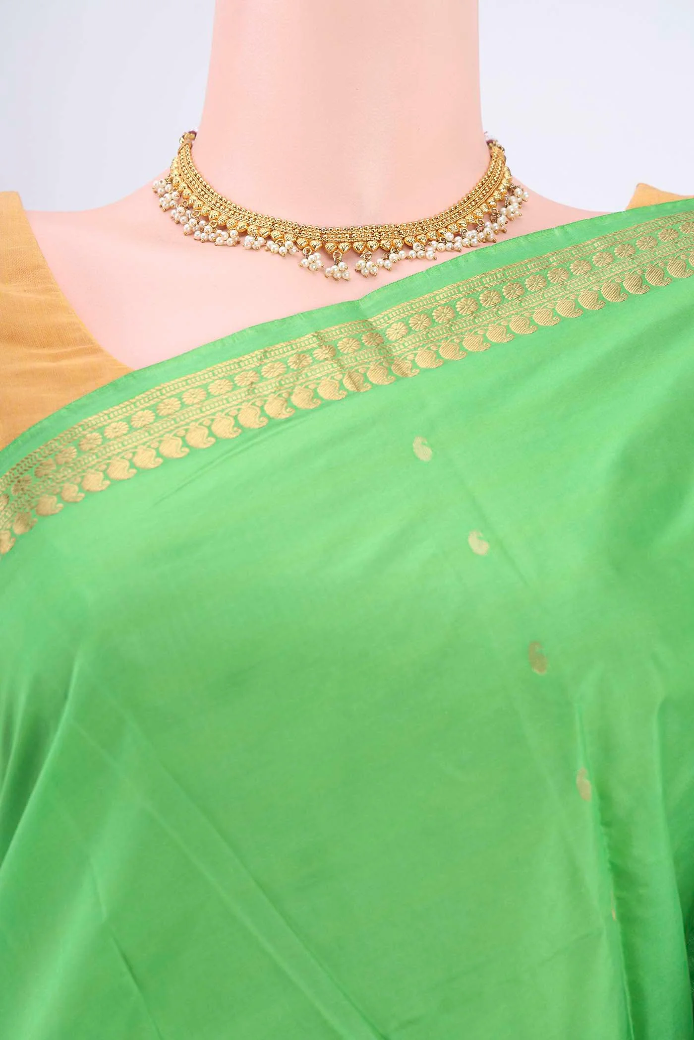 Parrot Green Blended Bangalore Silk Saree - Image 2
