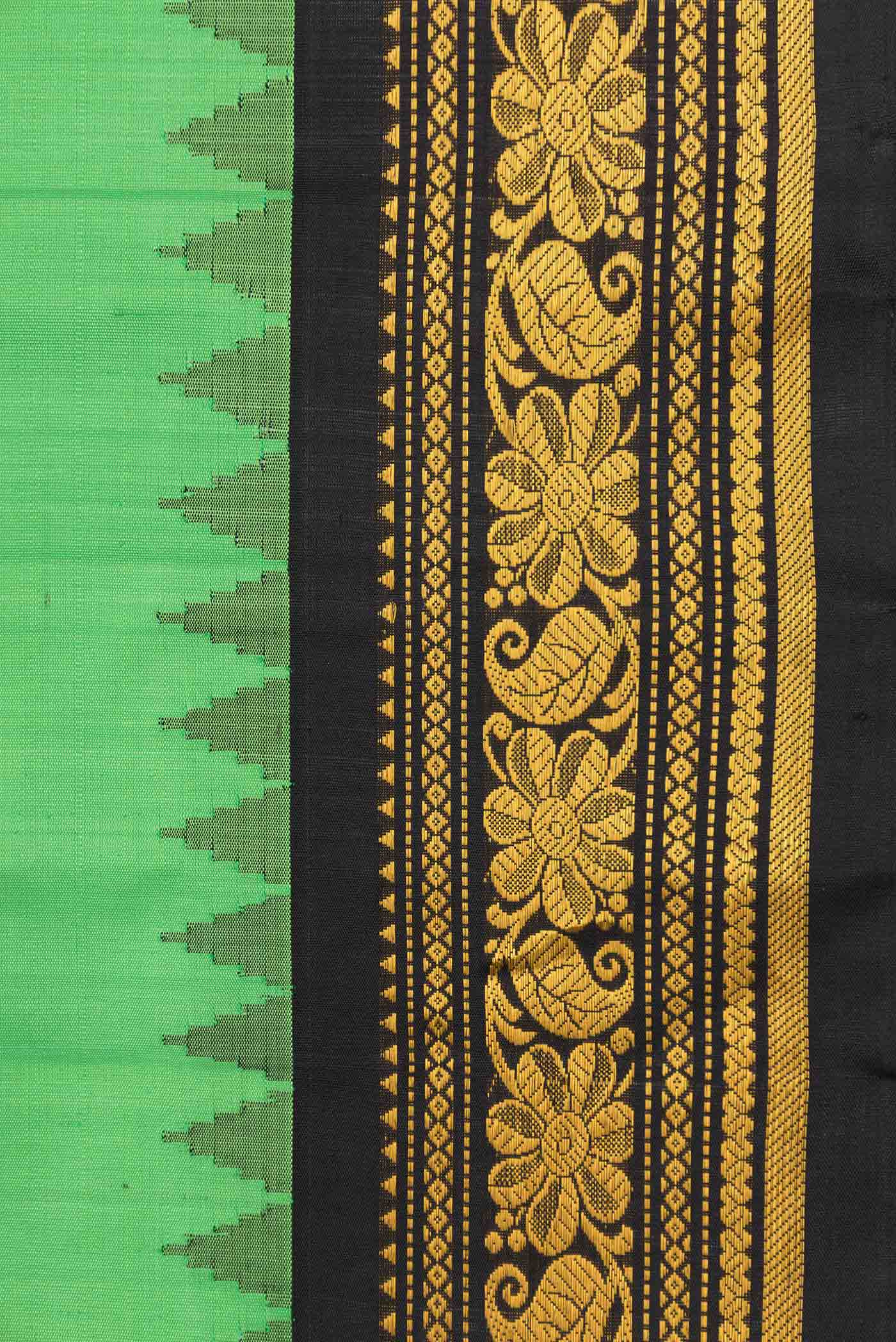 Parrot Green Dual Tone Gadwal Silk Saree - Image 3