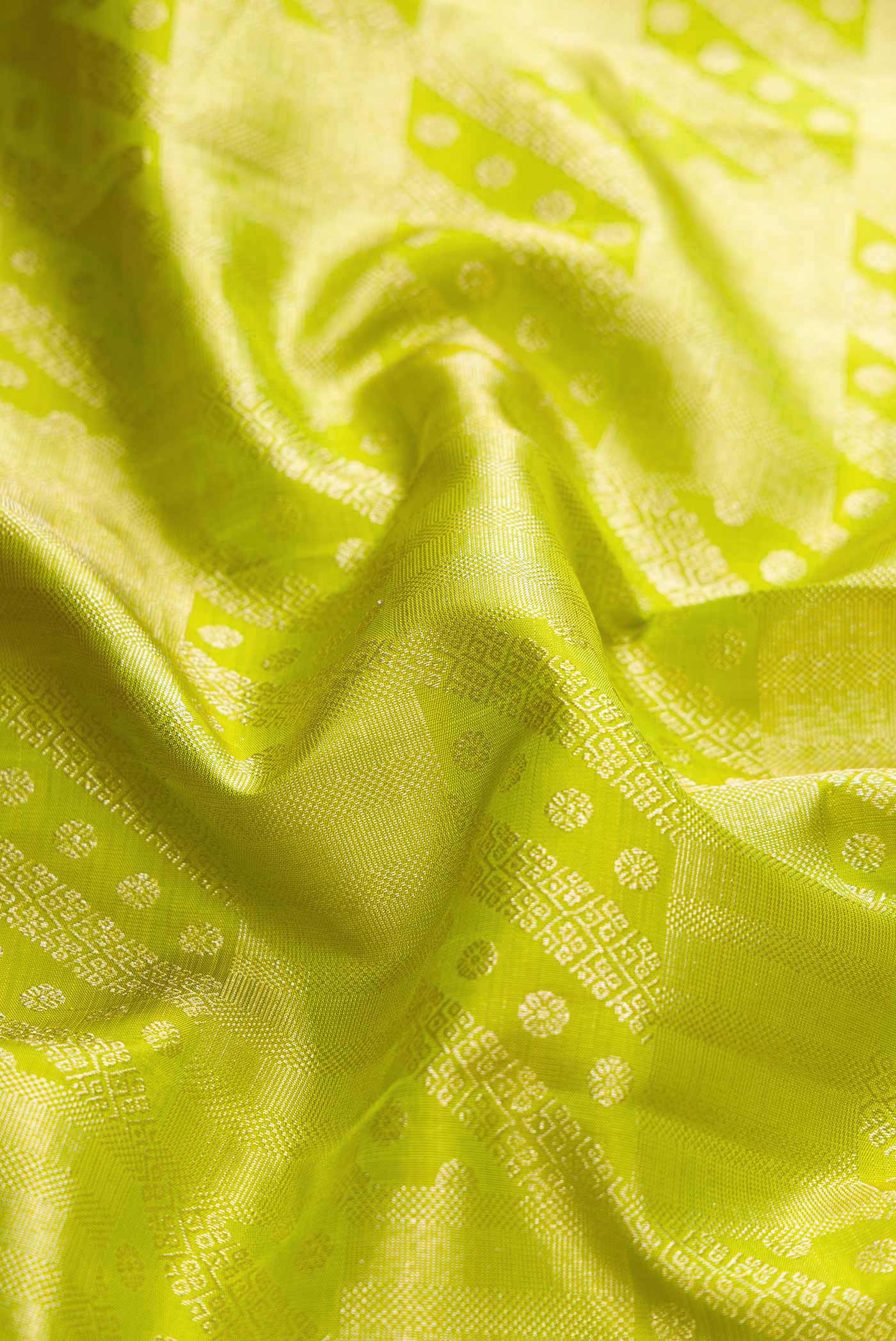Parrot Green Dual Tone Kanchipuram Silk Saree - Image 2