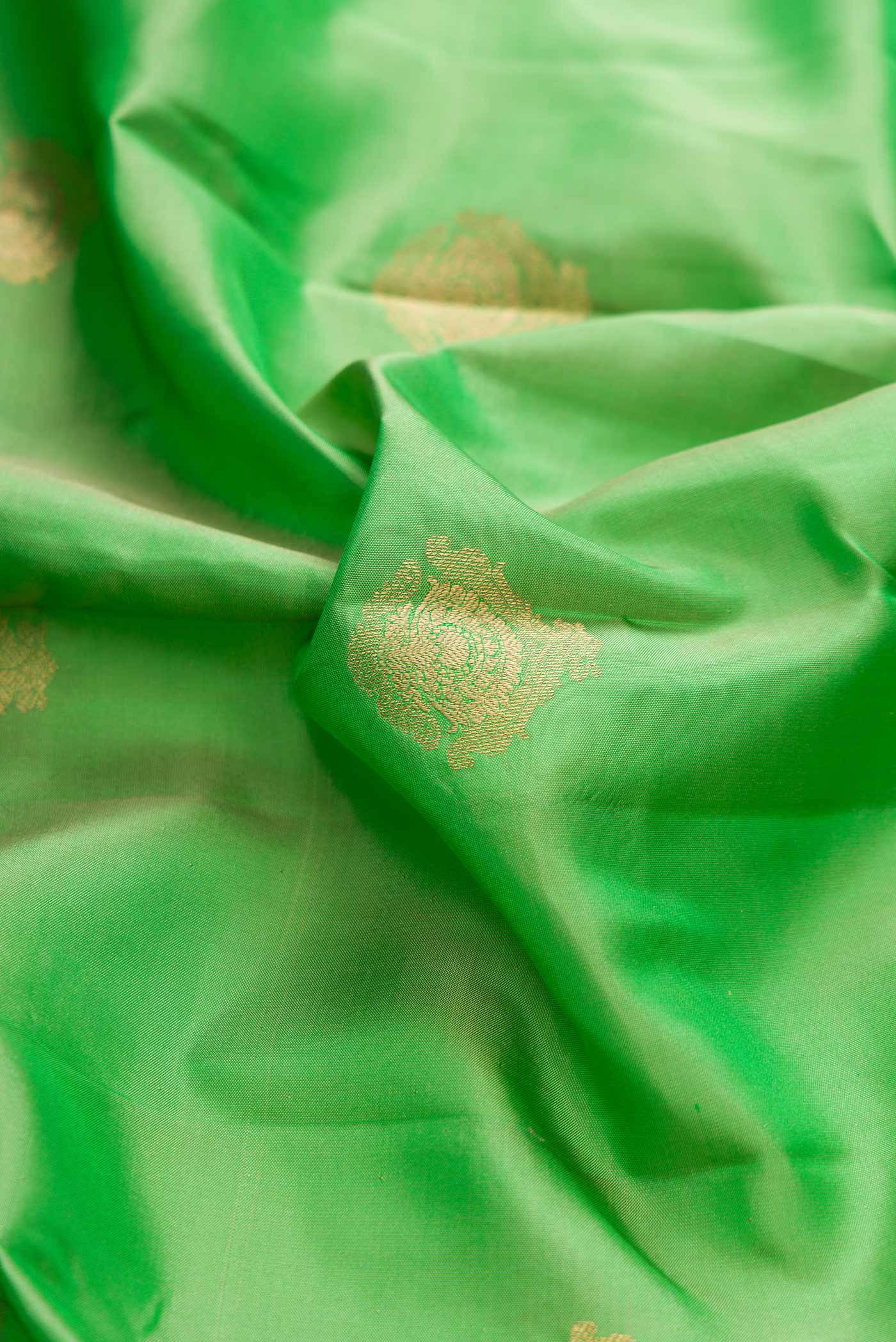 Parrot Green Dual Tone Kanchipuram Silk Saree - Image 2