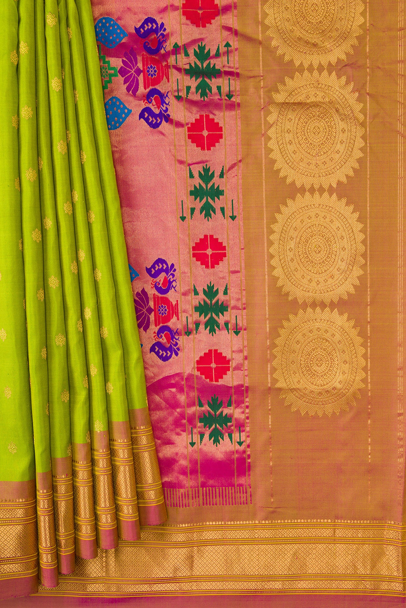 Parrot Green Gadwal Silk Saree - Image 4