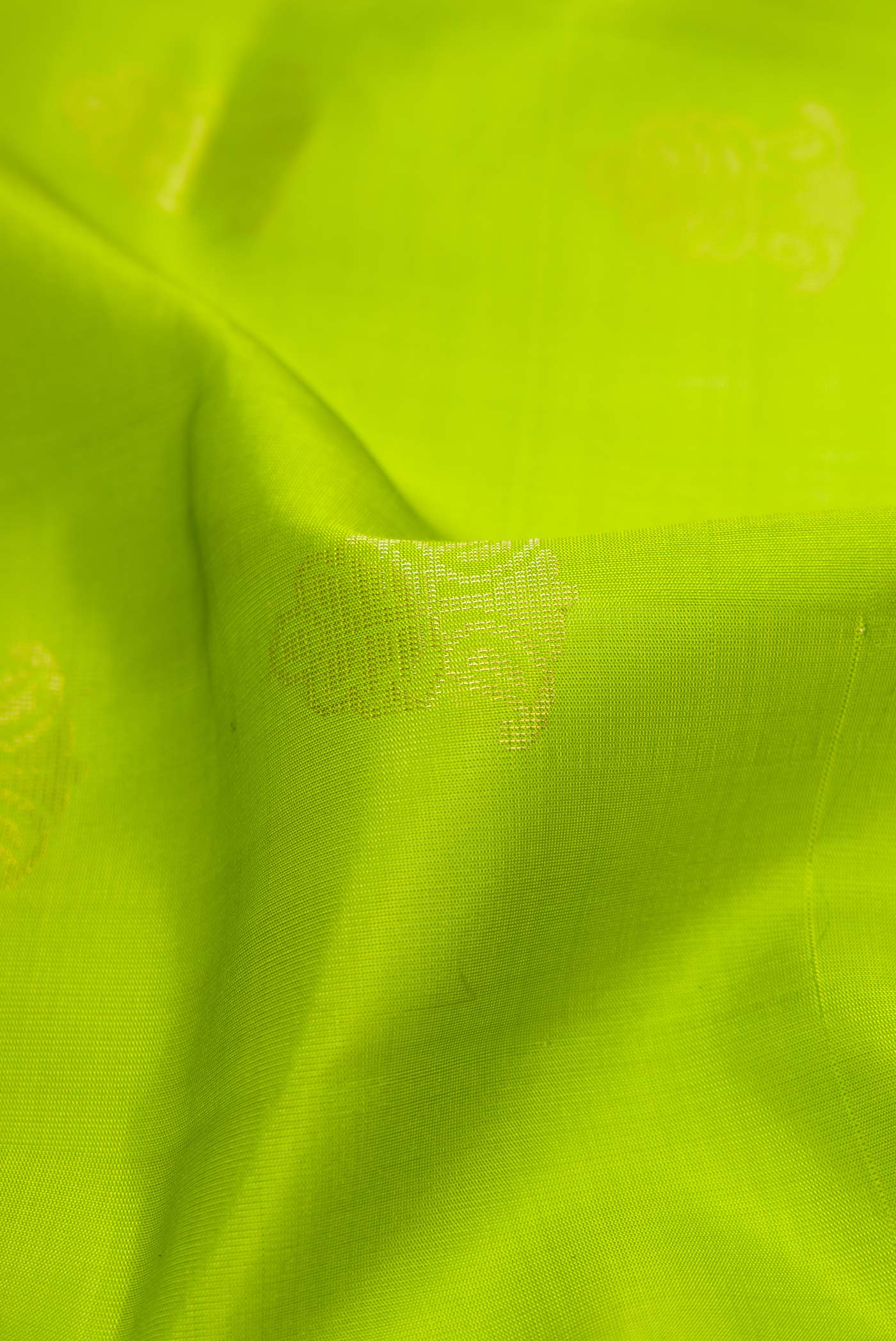Parrot Green Dual Tone Soft Silk Saree - Image 2