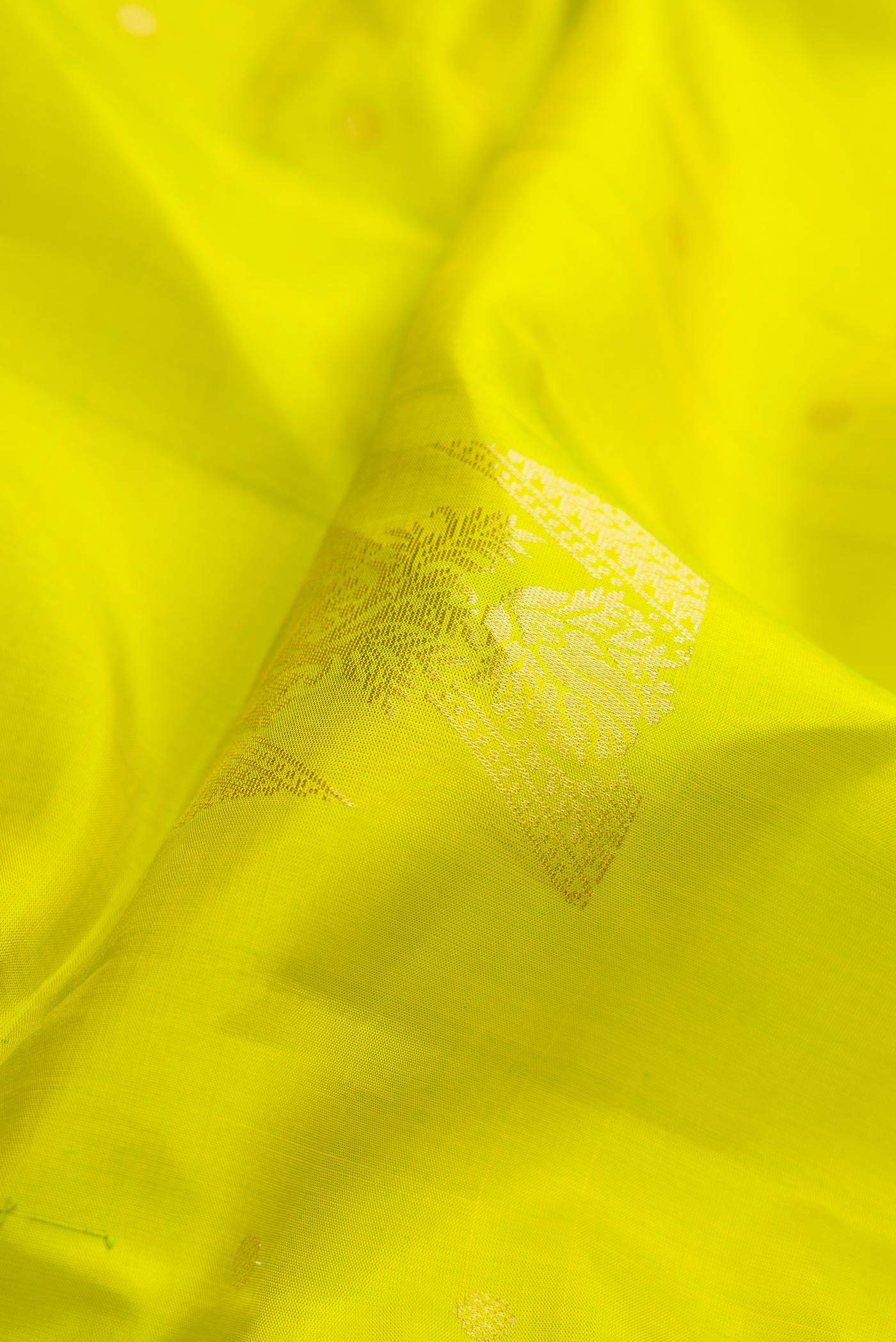 Parrot Green Dual Tone Soft Silk Saree - Image 2