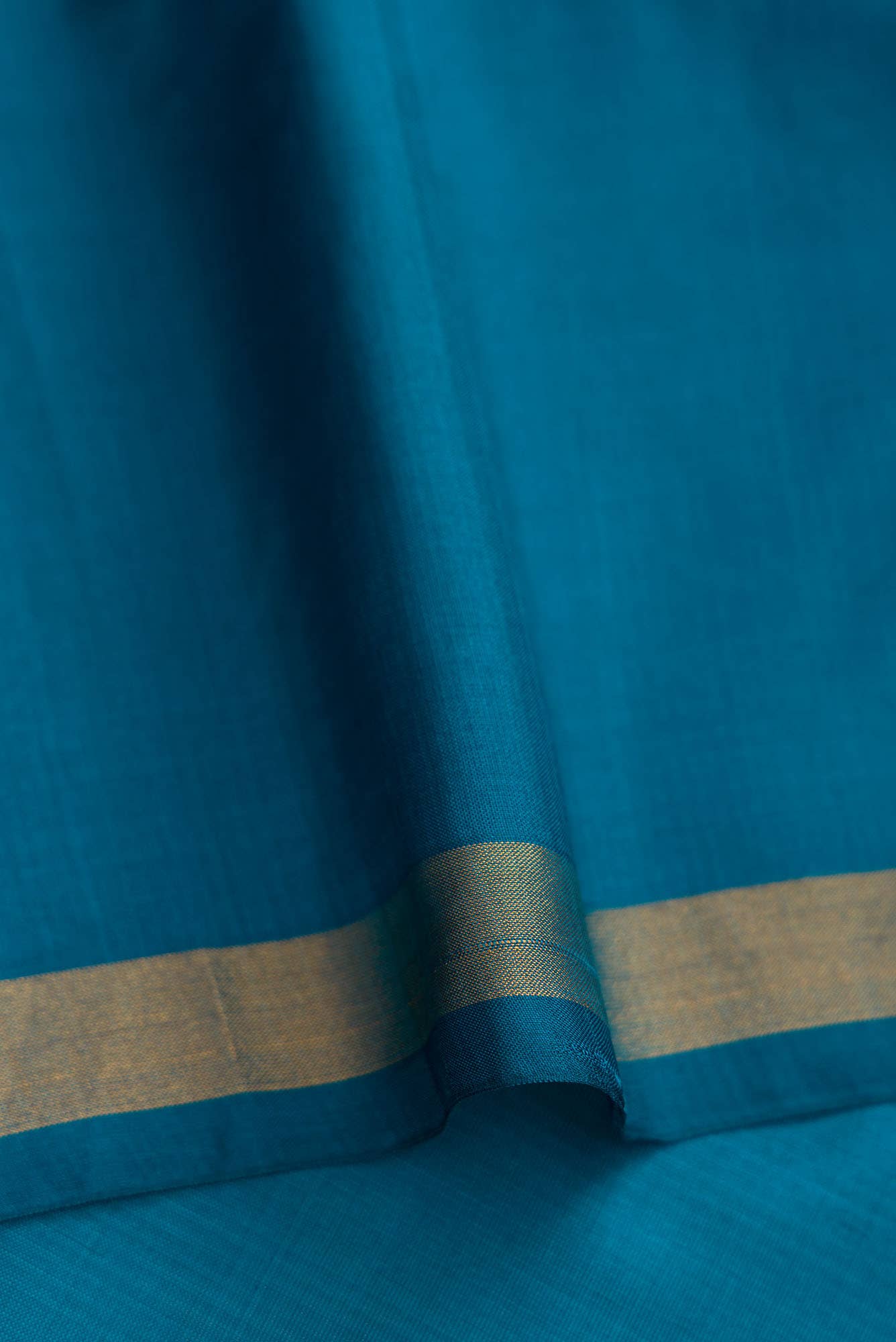Parrot Green Dual Tone Uppada Silk Saree - Image 4