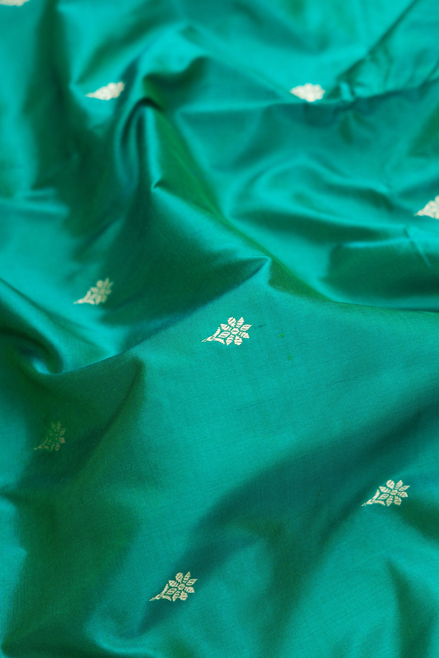 Peacock Blue Dual Tone Banarasi Katan Silk Saree - Image 2