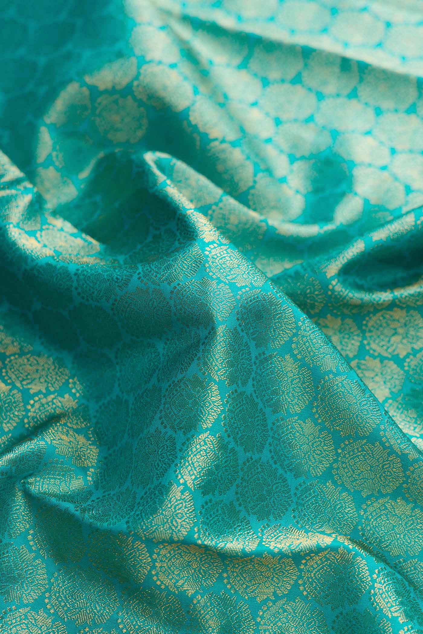 Peacock Blue Dual Tone Kanchipuram Silk Saree - Image 2