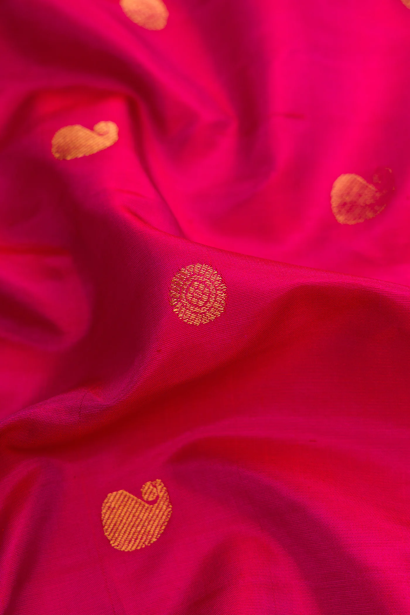 Pink Gadwal Silk Saree - Image 2