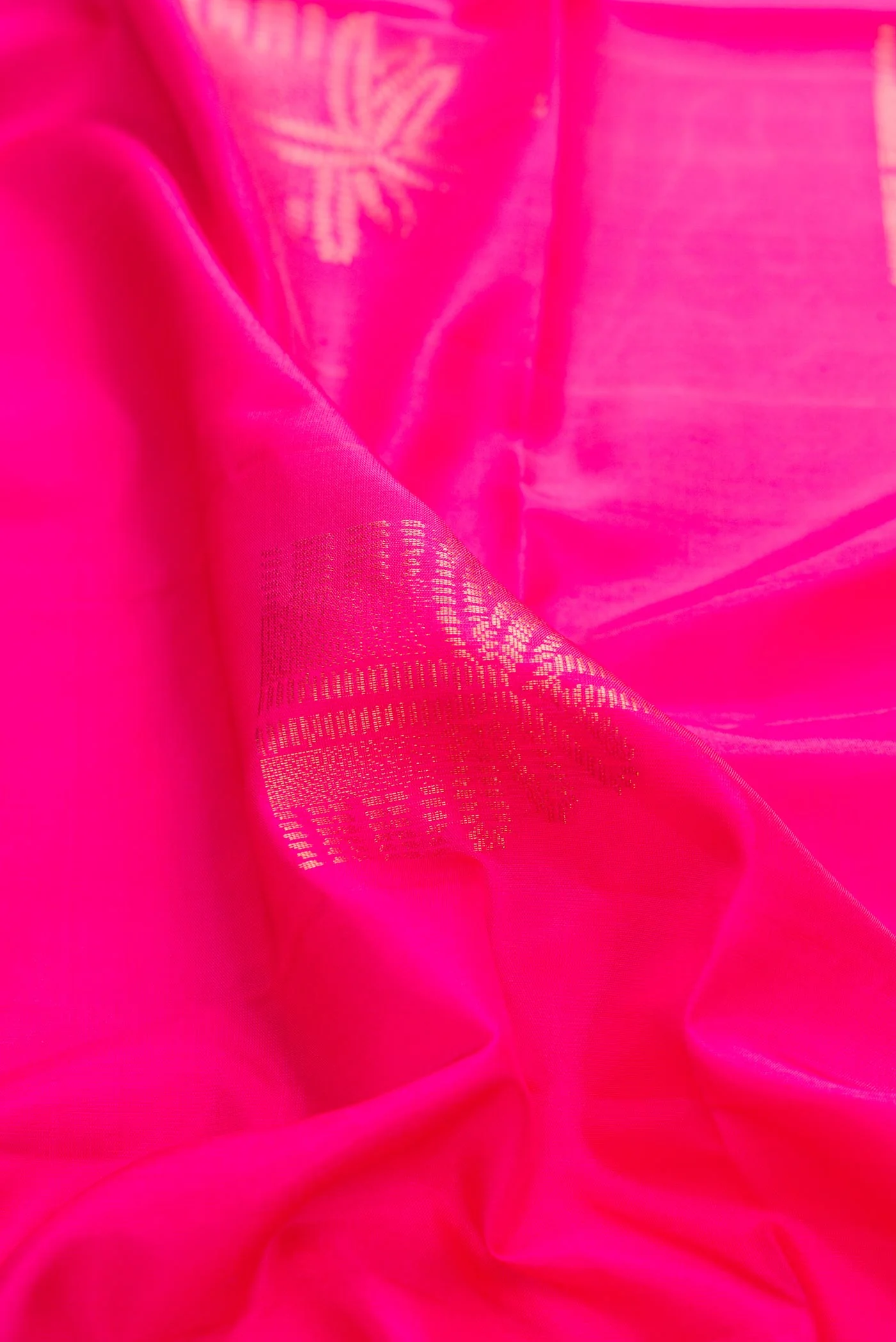 Pink Dual Tone Soft Silk Saree - Image 2