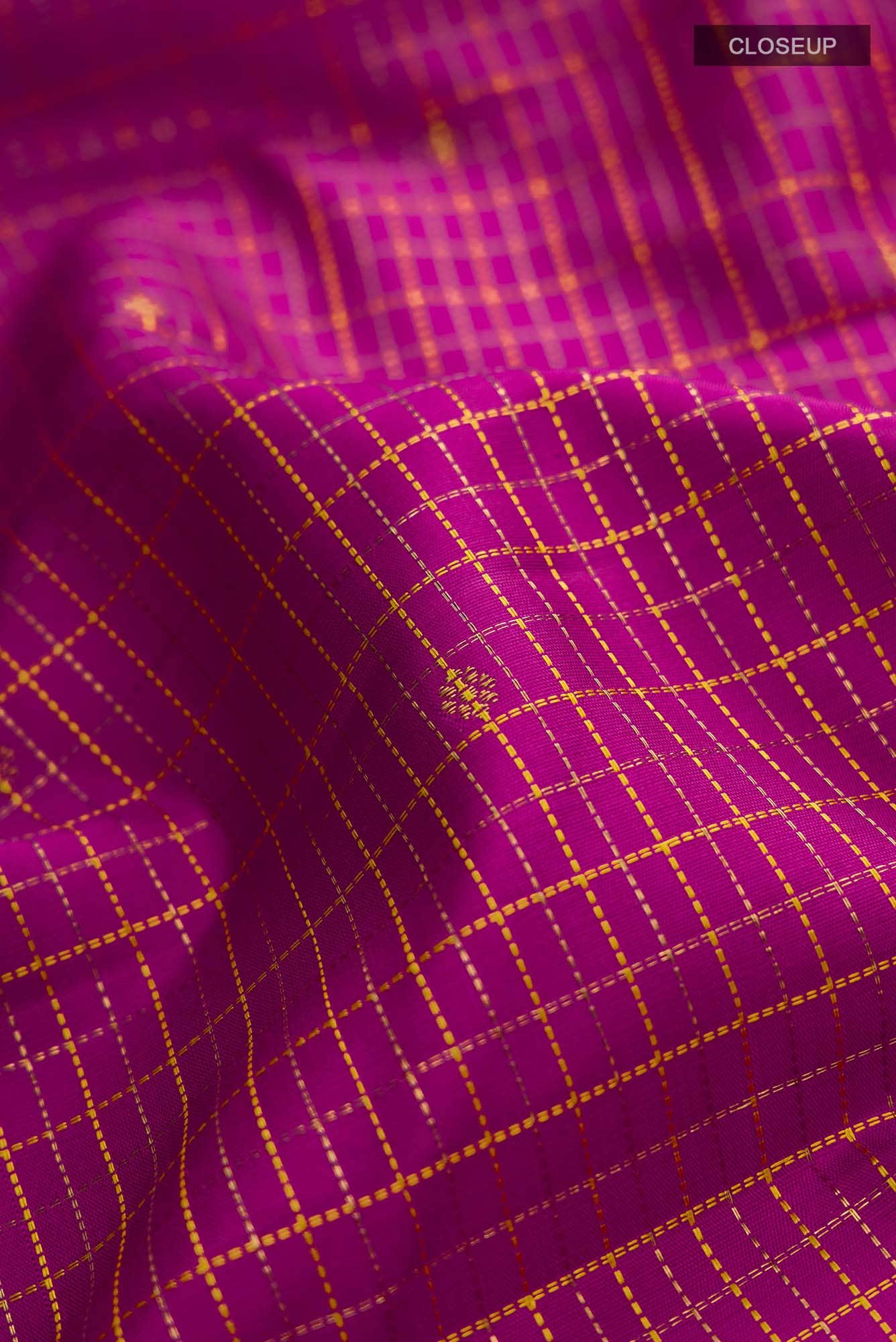 Pure Silk Pure Zari Magenta Kanjivaram Saree - Image 3