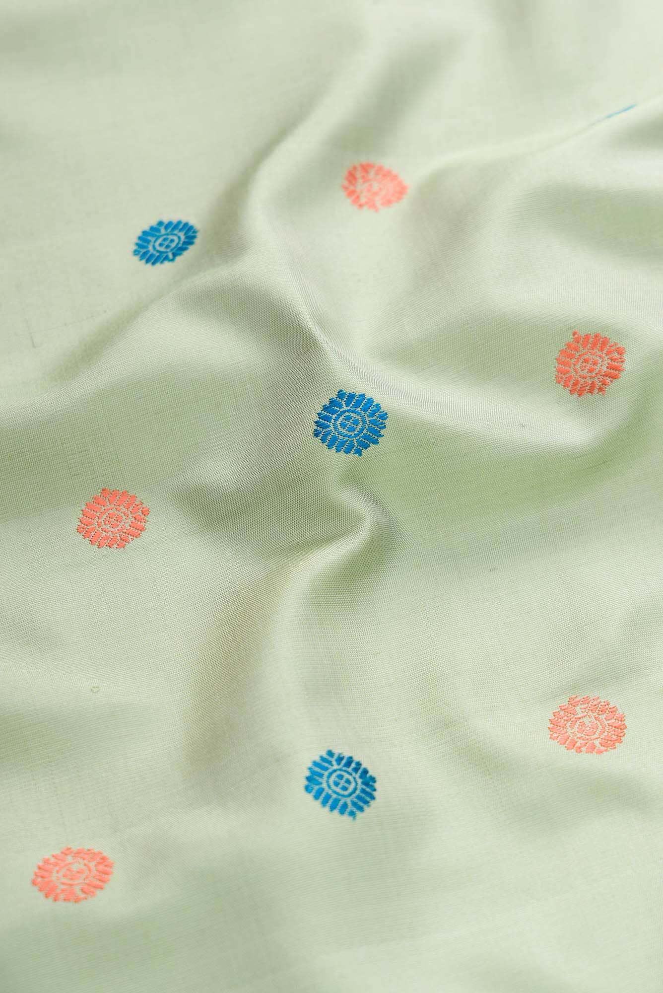 Pista Green Dual Tone Gadwal Silk Saree - Image 3