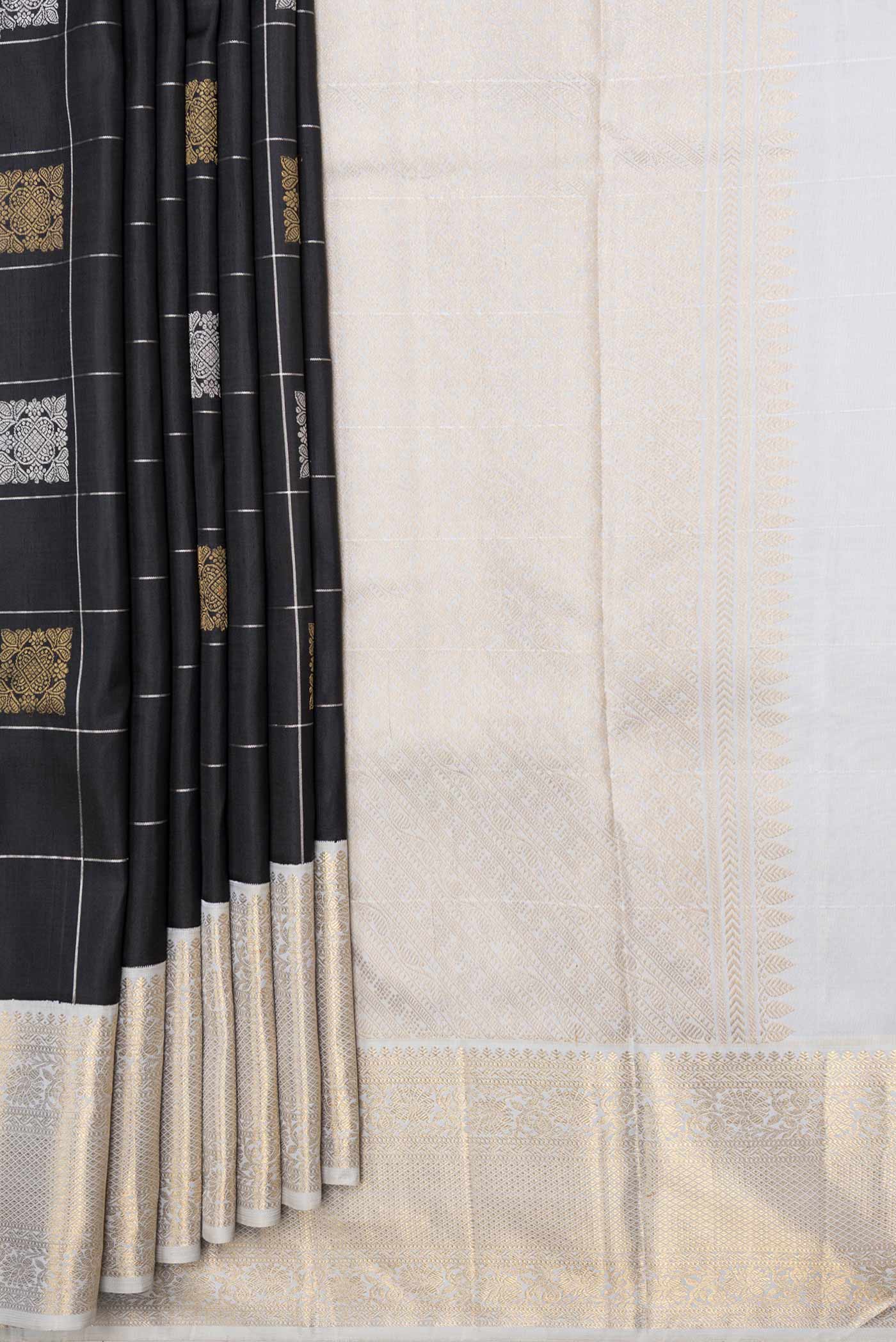 Pure Silk Pure Zari Black Dual Tone Kanchipuram Saree - Image 4