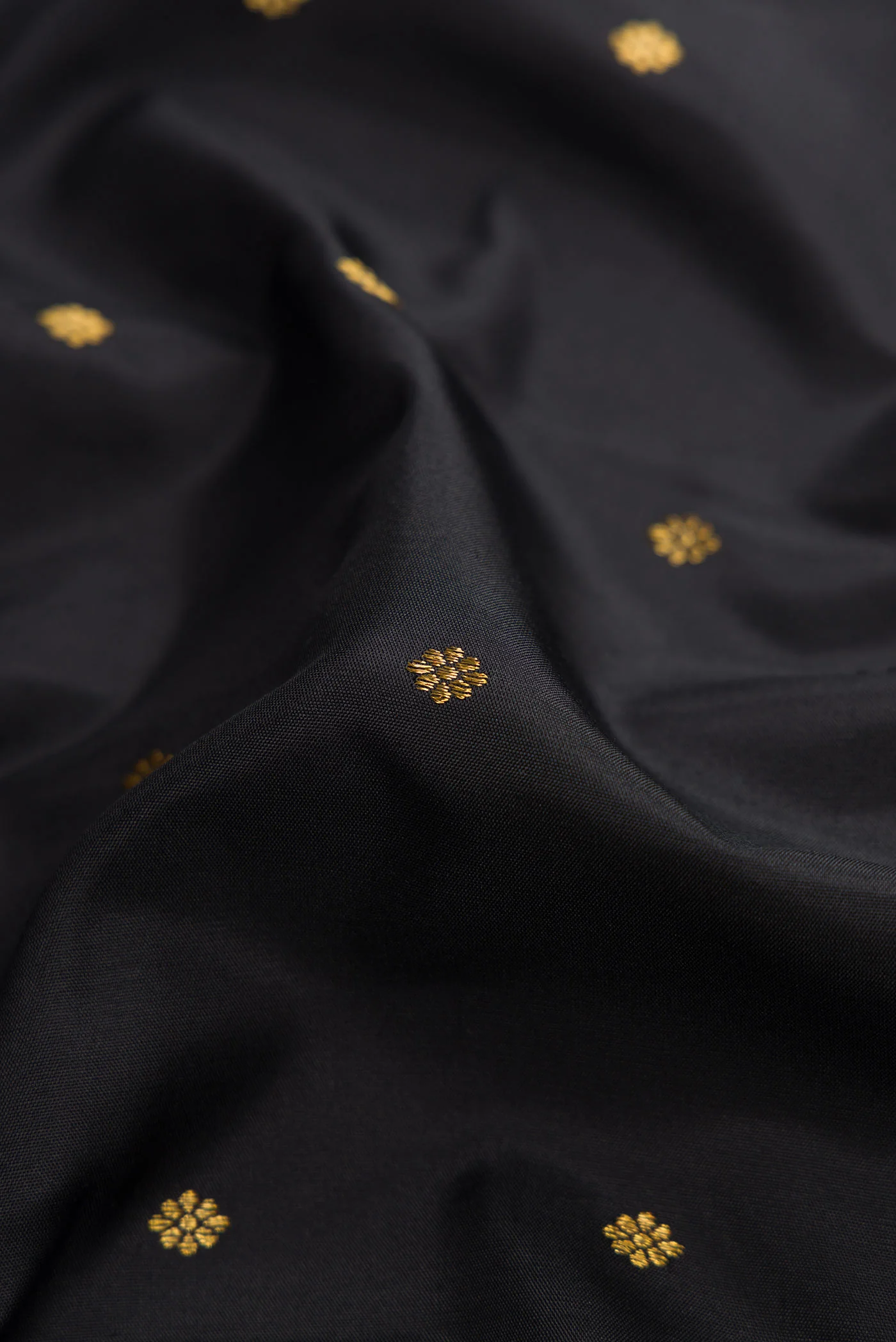 Pure Silk Pure Zari Black Dual Tone Kanjivaram Saree - Image 2