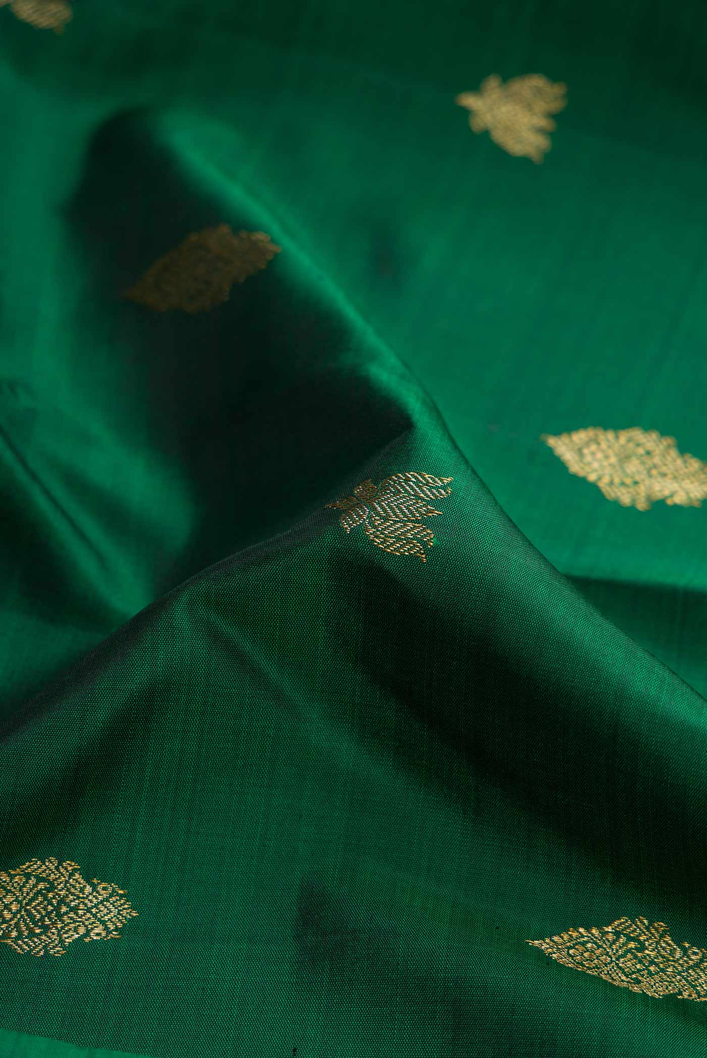 Pure Silk Pure Zari Bottle Green Dual Tone Kanchipuram Saree - Image 2