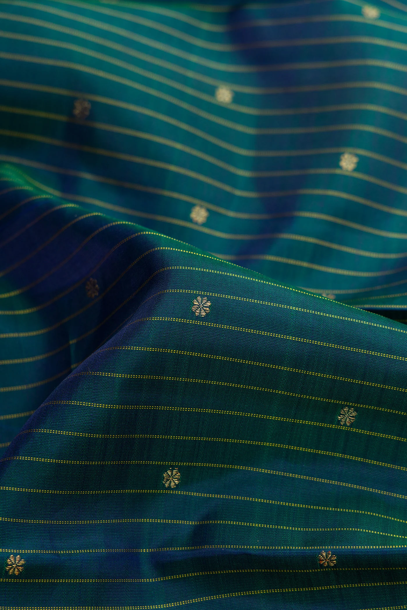 Pure Silk Pure Zari Blue with Green Color Kanchipuram Saree - Image 2
