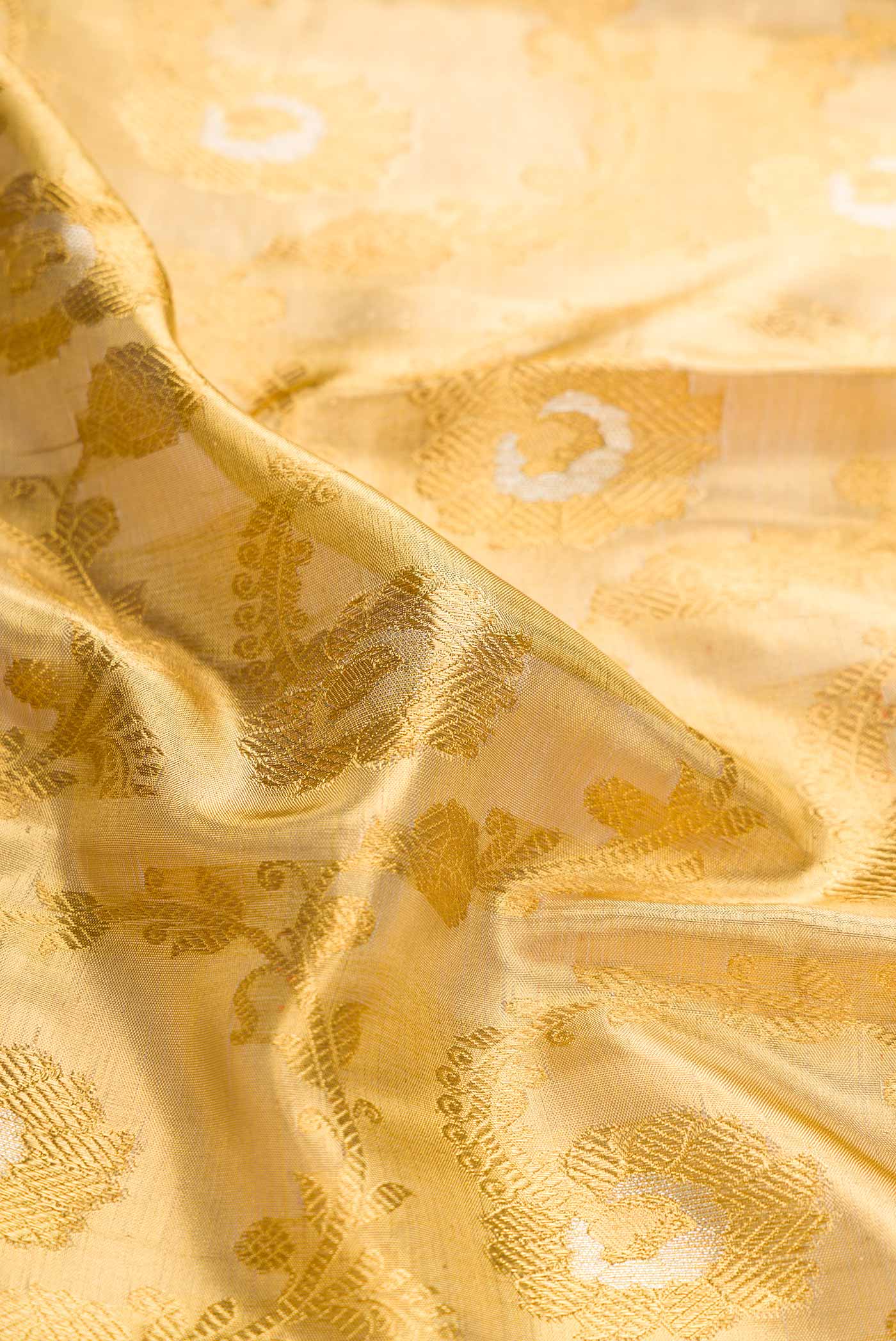 Pure Silk Pure Zari Gold Dual Tone Kanjivaram Tissue Saree - Image 2