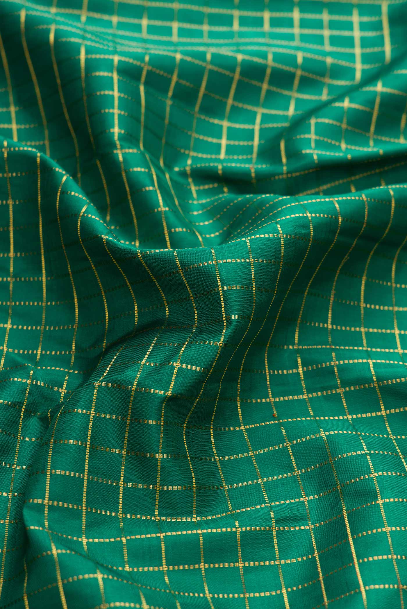 Pure Silk Pure Zari Green Dual Tone Kanjivaram Saree - Image 2