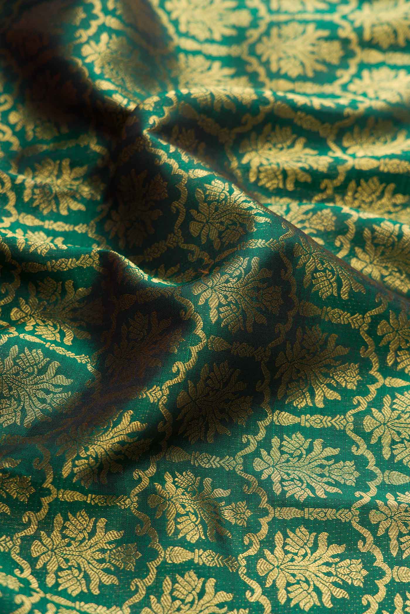 Pure Silk Pure Zari Green Dual Tone Kanjivaram Saree - Image 2