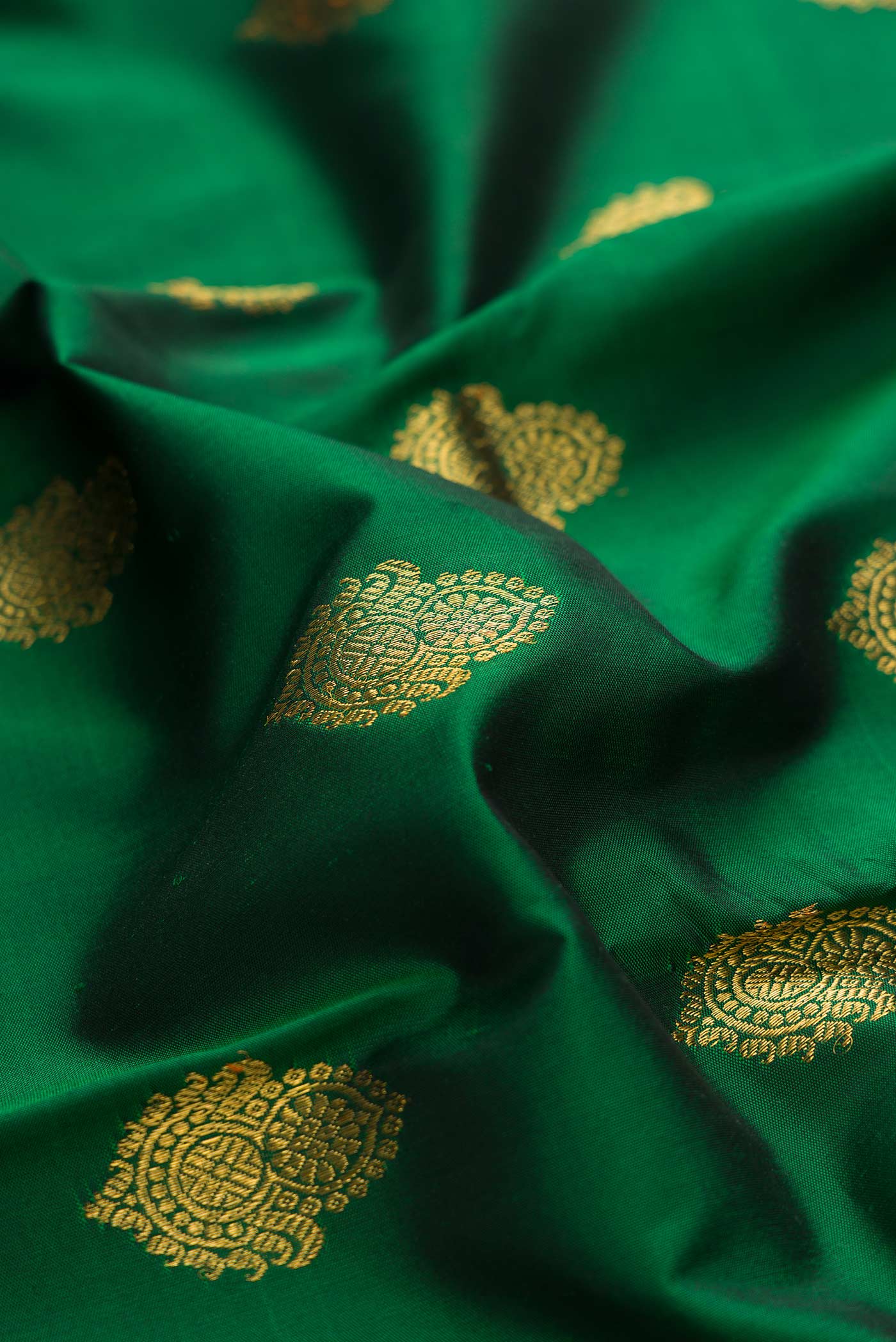 Pure Silk Pure Zari Green Dual Tone Kanjivaram Saree - Image 2