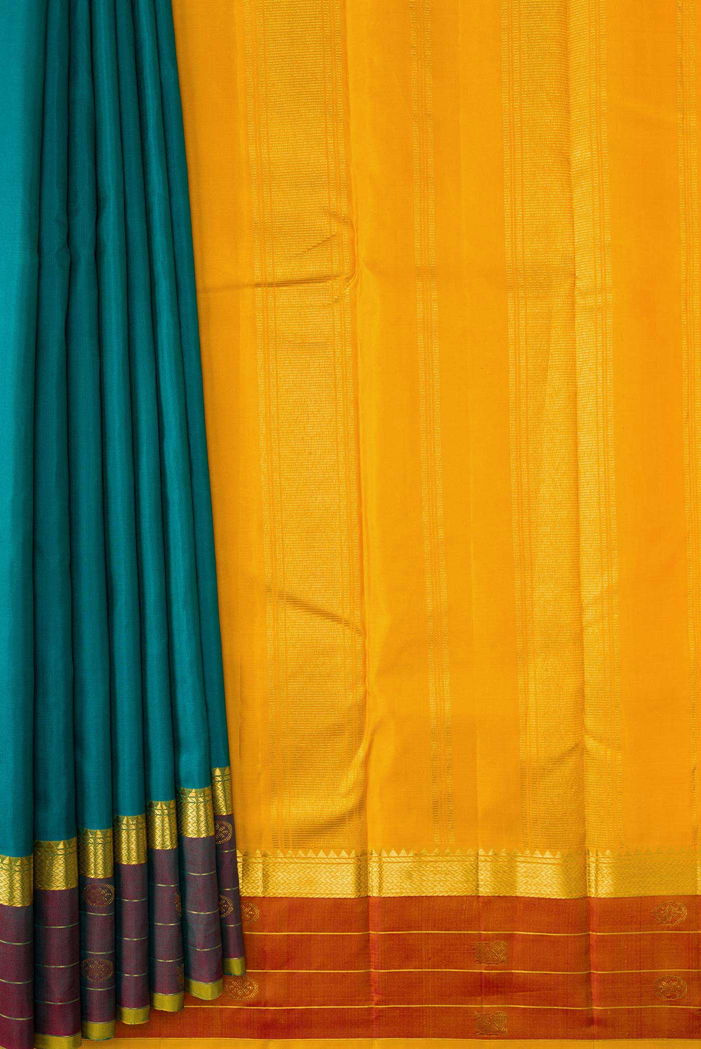 Pure Silk Pure Zari Green Dual Tone Kanjivaram Saree - Image 4