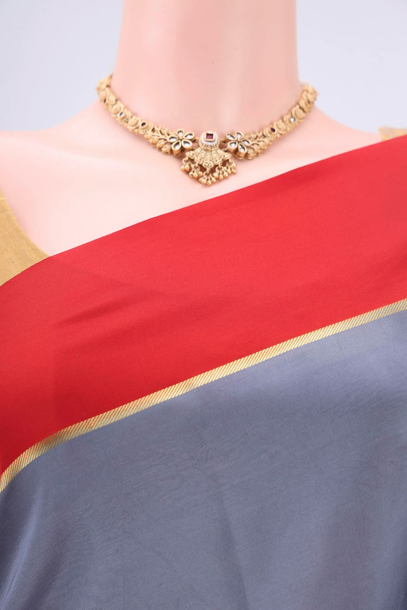 Pure Silk Pure Zari Grey Mysore Crepe Saree - Image 2