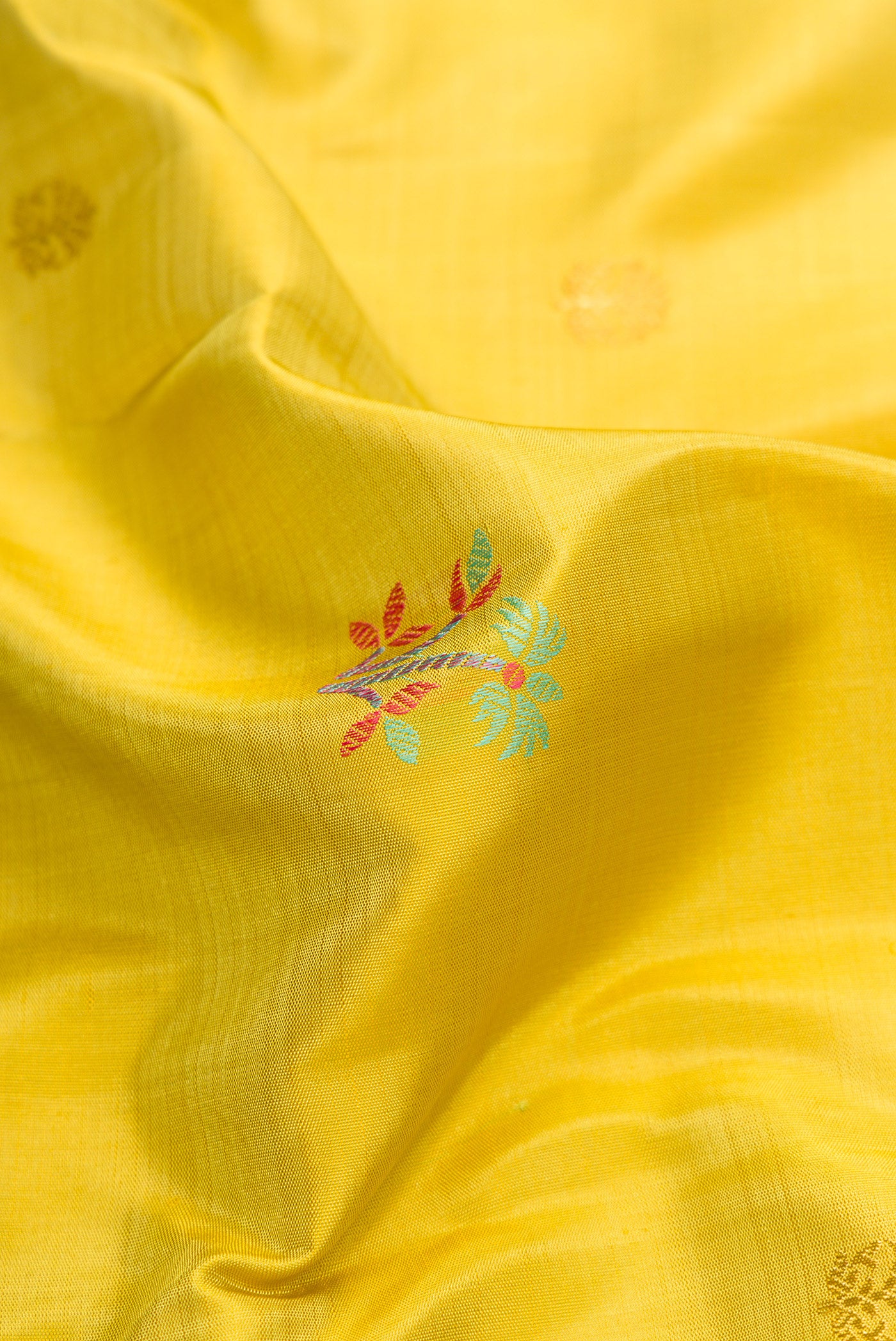 Pure Silk Pure Zari Lemon Yellow Dual Tone Kanchipuram Saree - Image 2