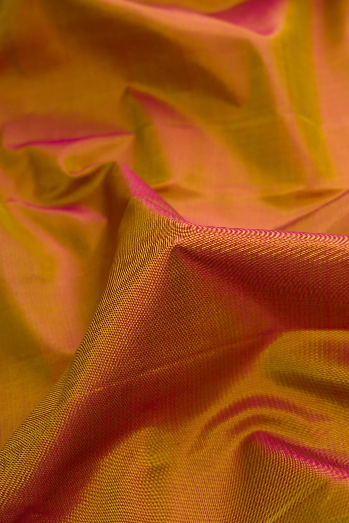 Mehandi Green with Pink Color Kanjivaram Silk Saree - Image 2