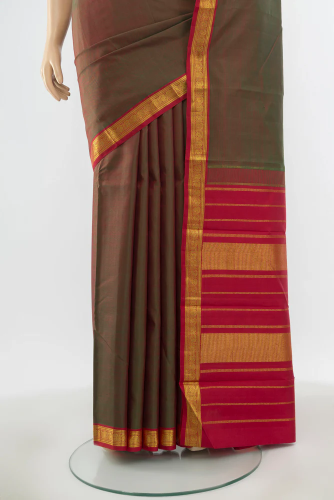 Green with Maroon Color Kanjivaram Silk Saree - Image 3