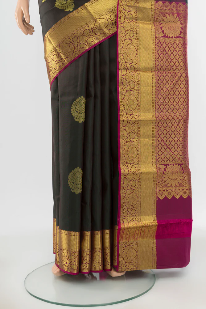 Bottle Green Kanchipuram Silk Saree - Image 3