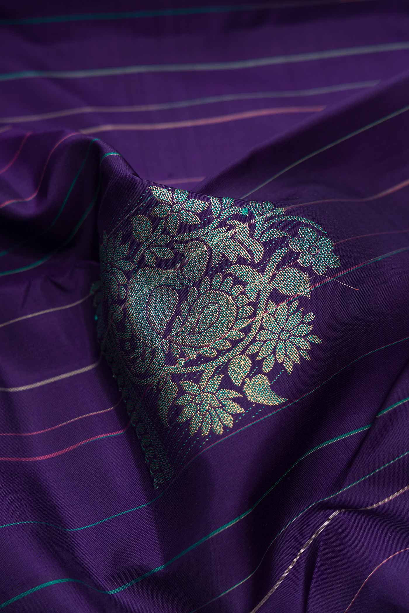 Pure Silk Pure Zari Navy Blue Dual Tone Kanjivaram Saree - Image 2