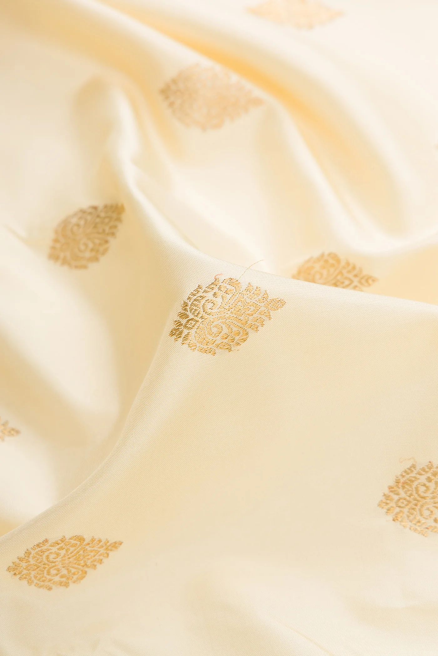 Pure Silk Pure Zari Off White Kanjivaram Saree - Image 2