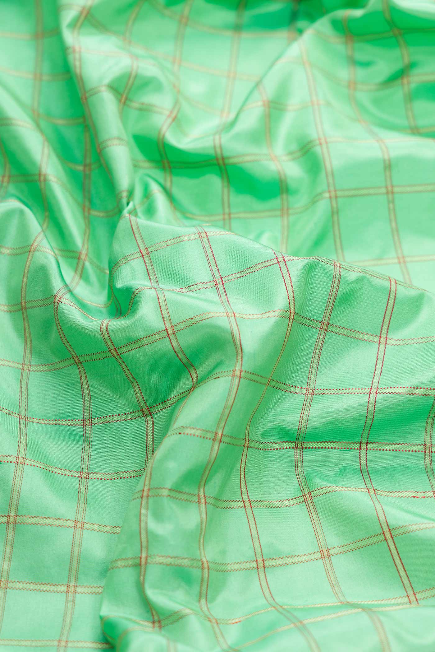 Pure Silk Pure Zari Parrot Green Dual Tone Banarasi Saree - Image 2