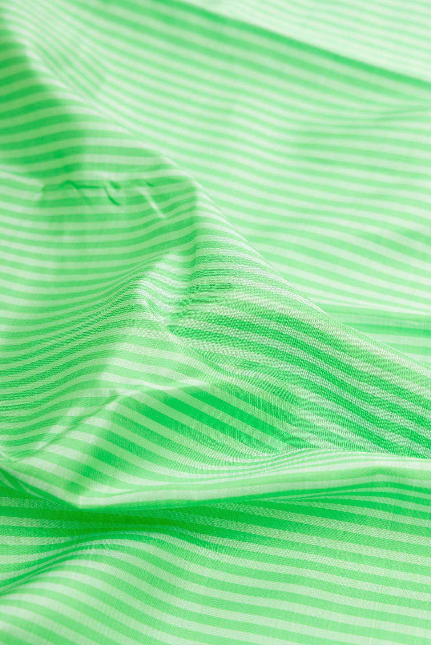 Pure Silk Pure Zari Parrot Green Dual Tone Kanjivaram Saree - Image 2