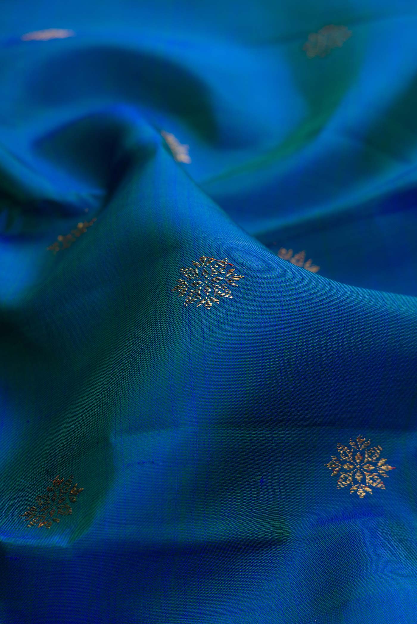 Pure Silk Pure Zari Peacock Blue Dual Tone Kanchipuram Saree - Image 2