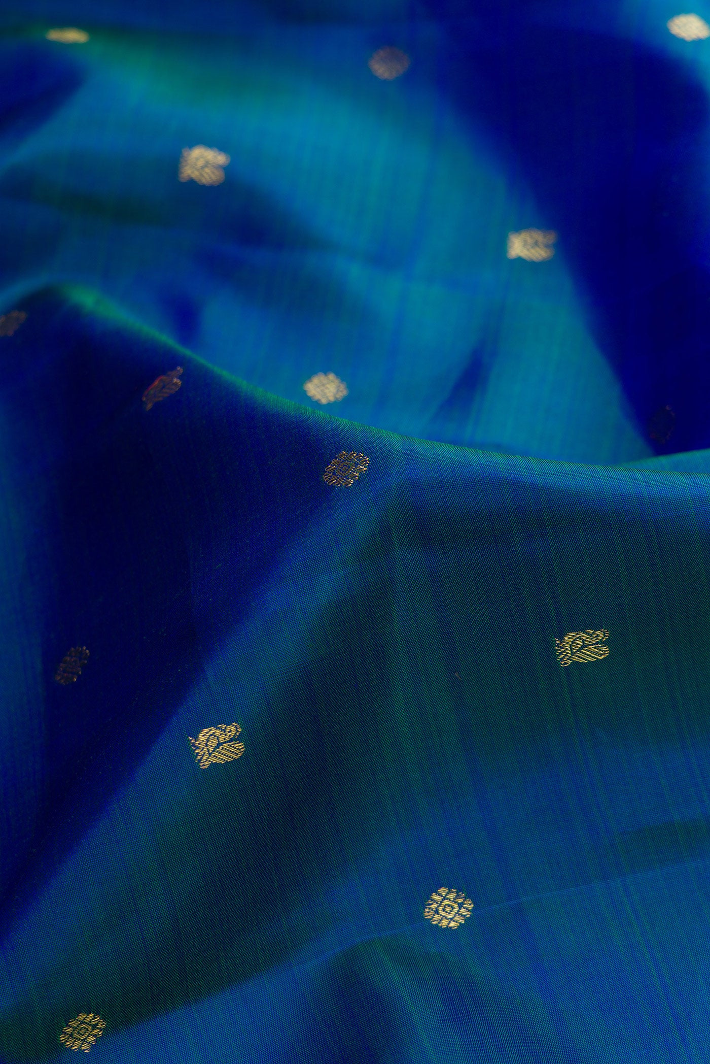 Pure Silk Pure Zari Royal Blue Kanchipuram Saree - Image 2