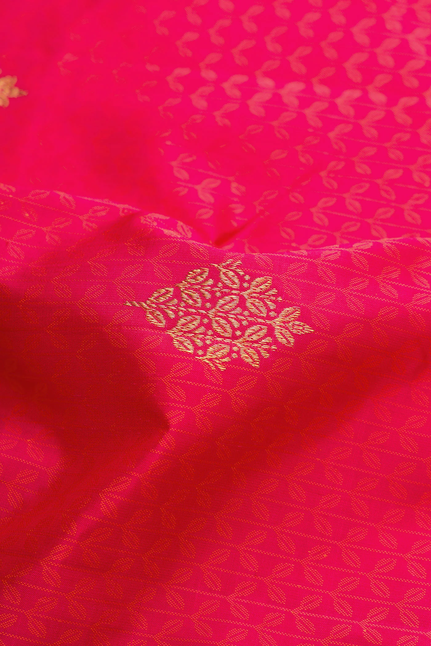 Pure Silk Pure Zari Pink Kanchipuram Saree - Image 2