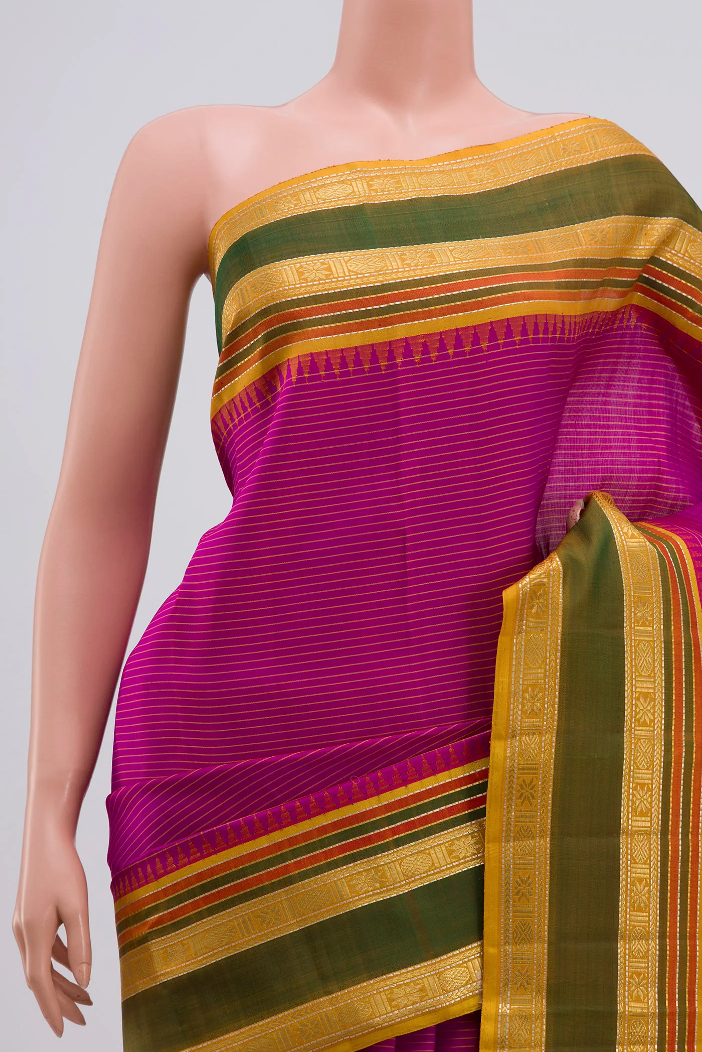 Pure Silk Pure Zari Magenta Kanchipuram Saree - Image 2