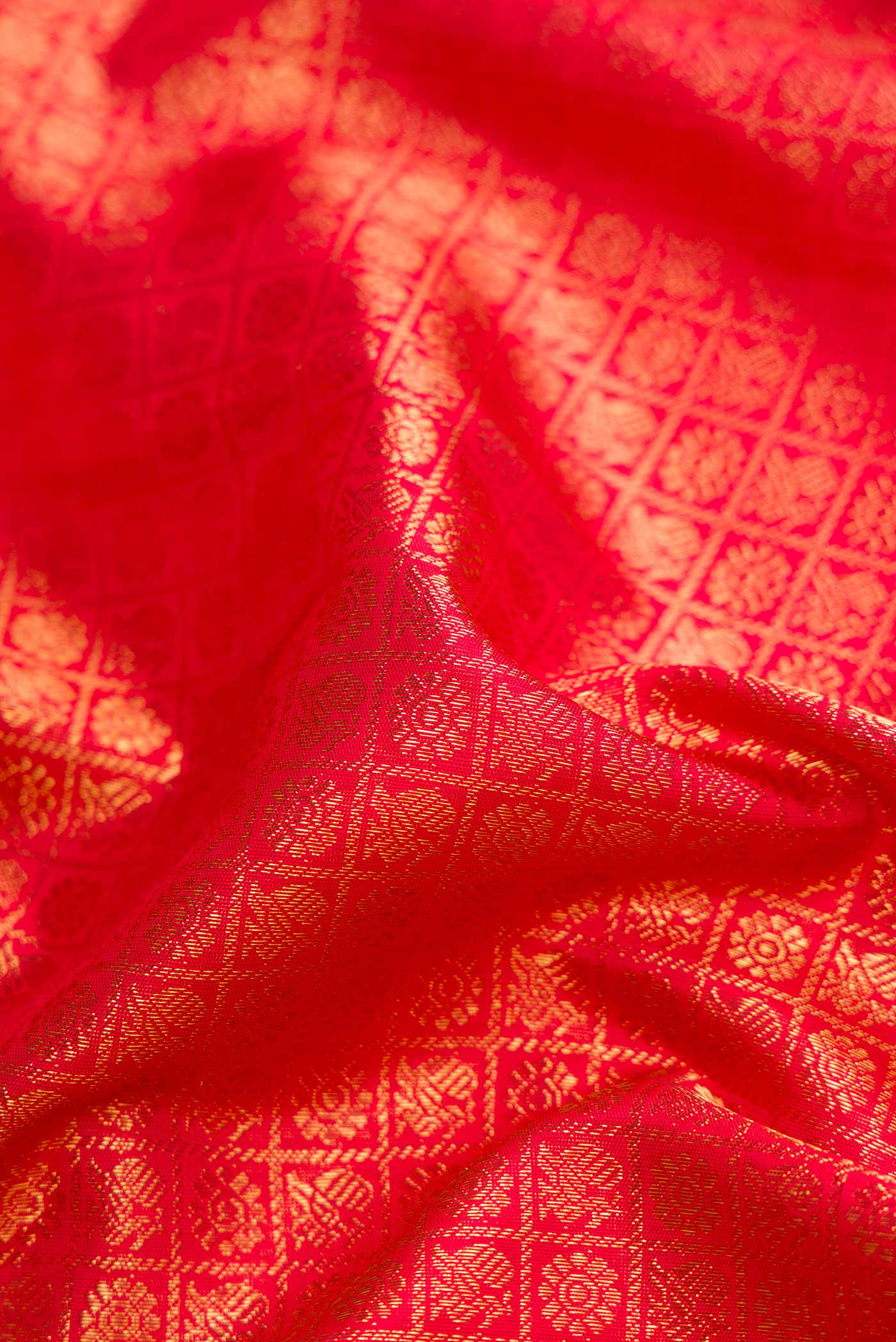 Pure Silk Pure Zari Red Dual Tone Kanjivaram Saree - Image 2