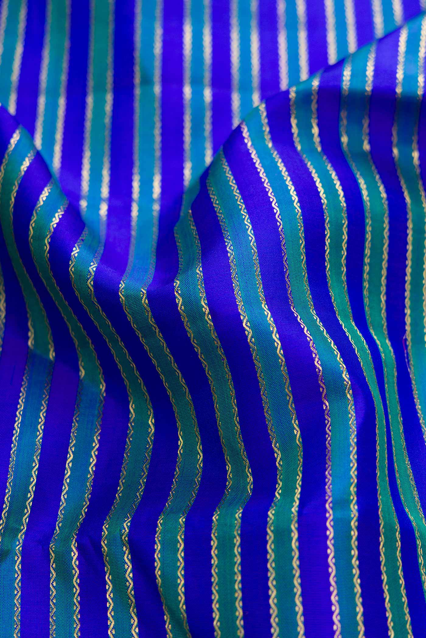 Pure Silk Pure Zari Royal Blue Dual Tone Kanjivaram Saree - Image 2