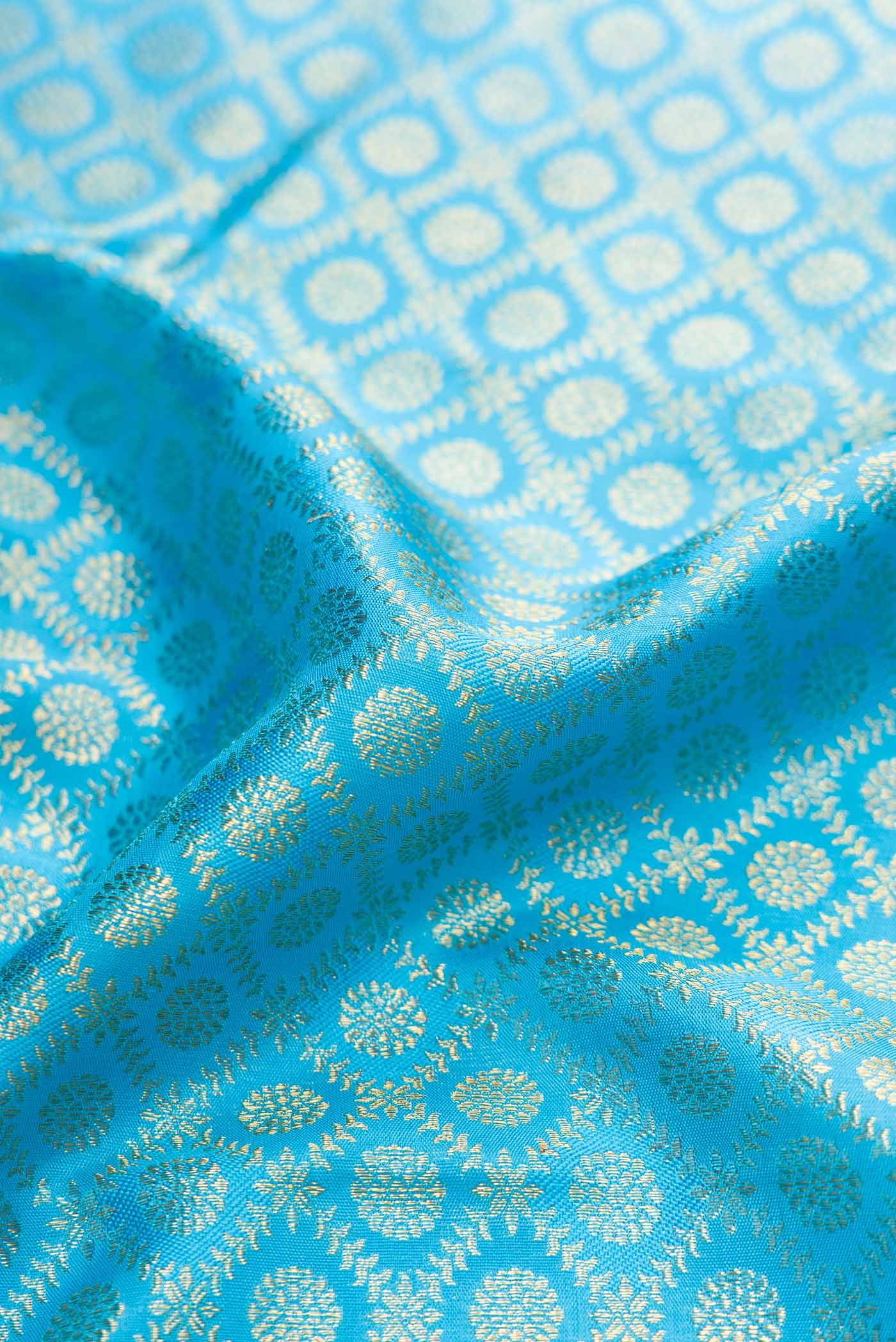 Pure Silk Pure Zari Sky Blue Dual Tone Kanjivaram Saree - Image 2