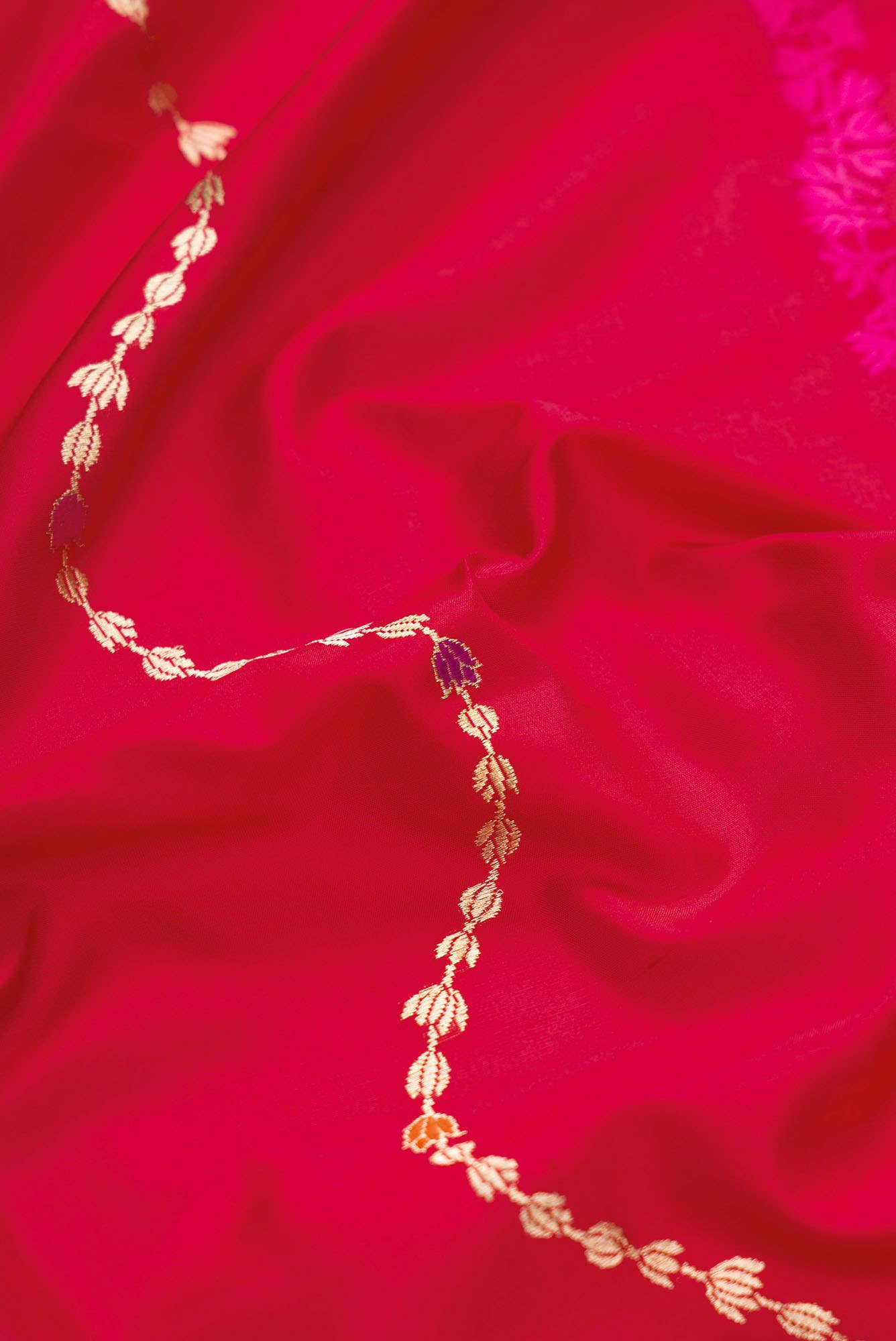 Pure Silk Pure Zari Red Dual Tone Banarasi Saree - Image 3